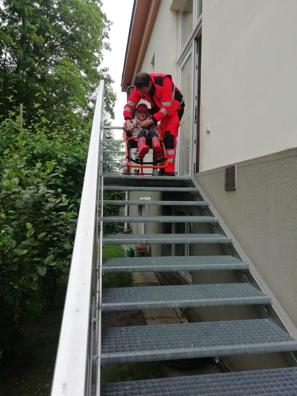 PŘEKVAPENÍ PRO DĚTI - ZÁCHRANKA - 7