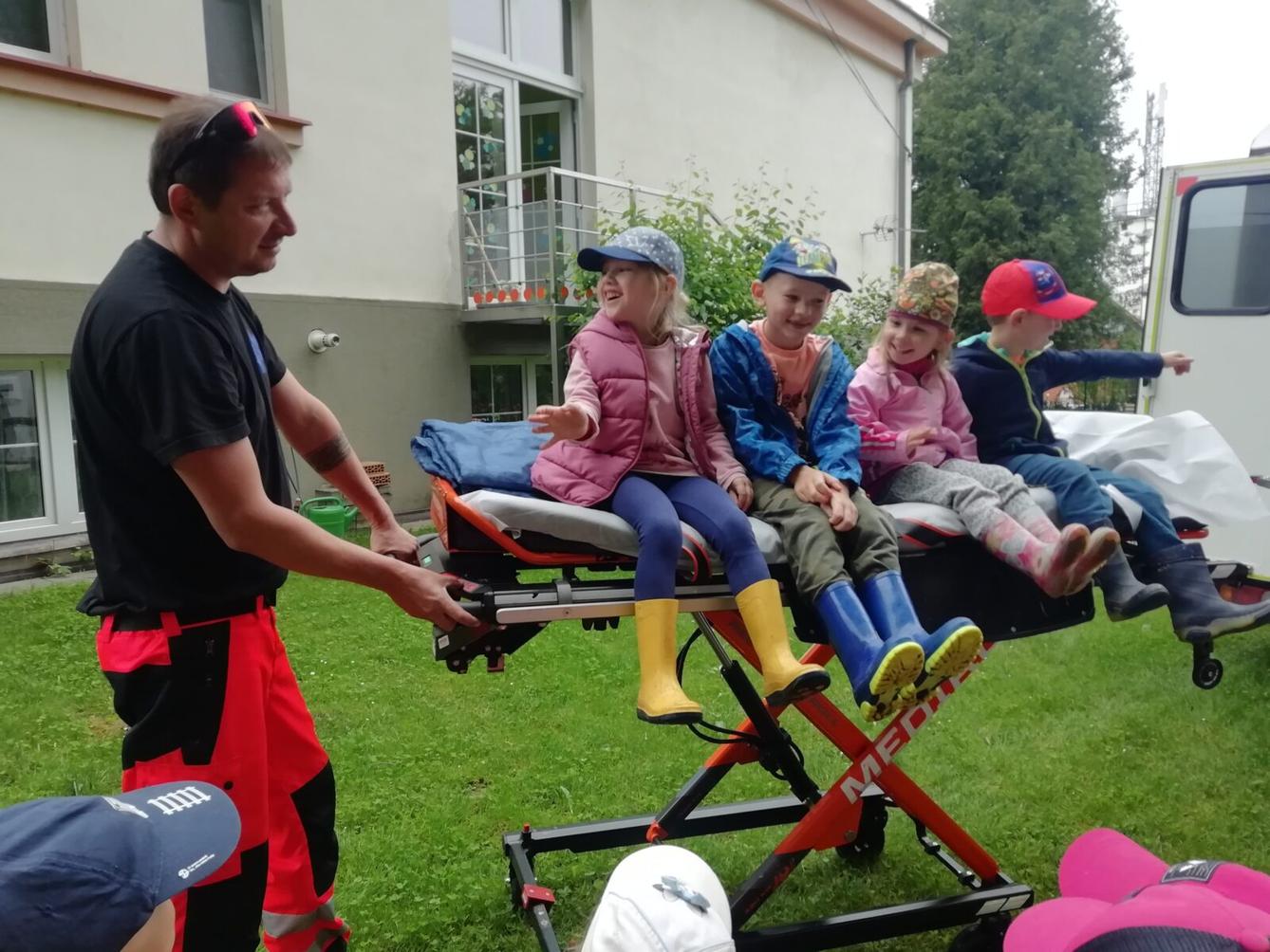 PŘEKVAPENÍ PRO DĚTI - ZÁCHRANKA - 15