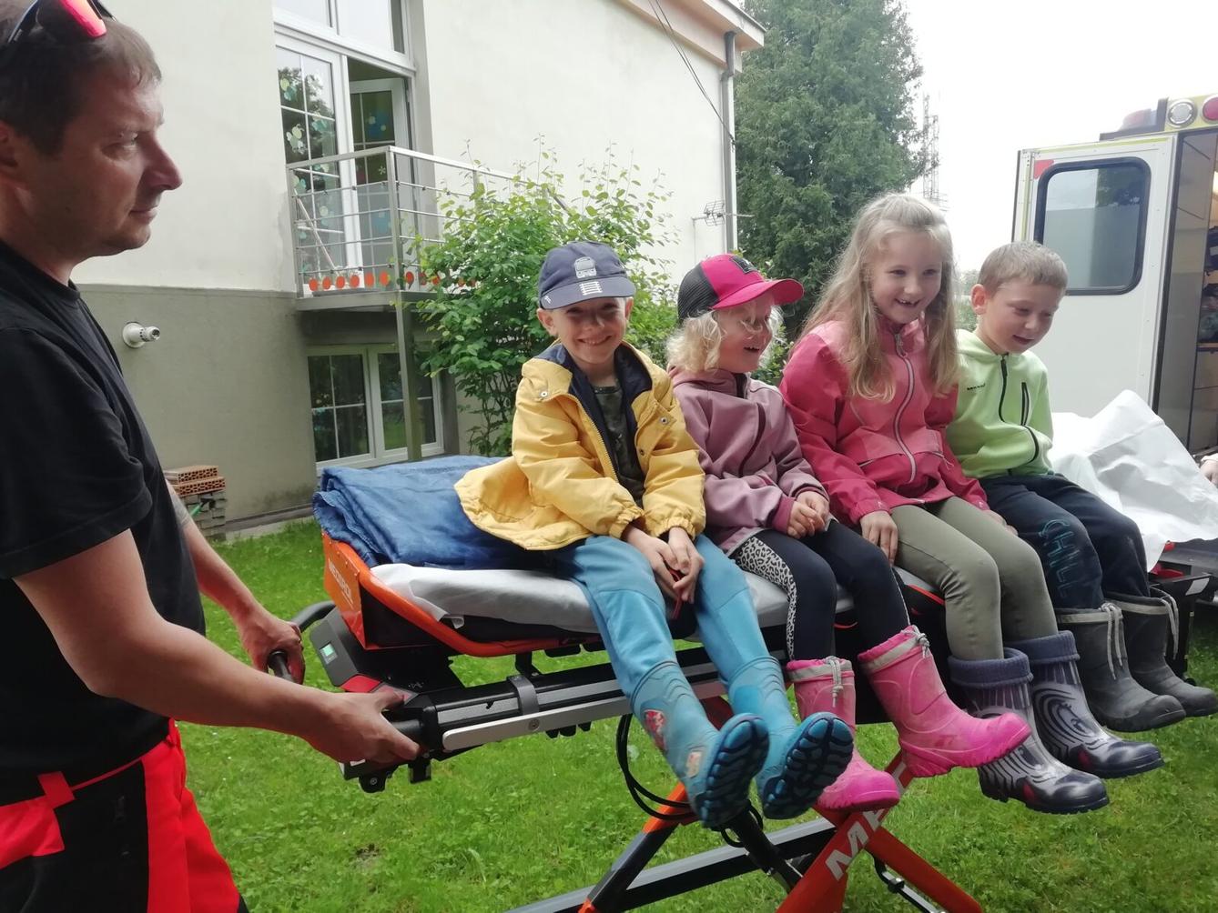 PŘEKVAPENÍ PRO DĚTI - ZÁCHRANKA - 16