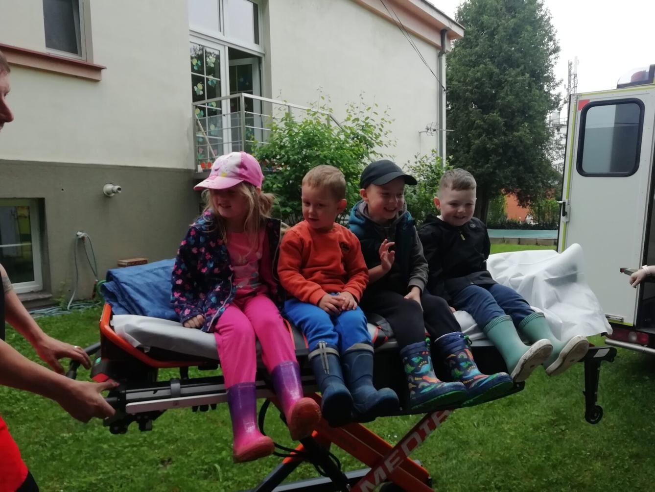 PŘEKVAPENÍ PRO DĚTI - ZÁCHRANKA - 18