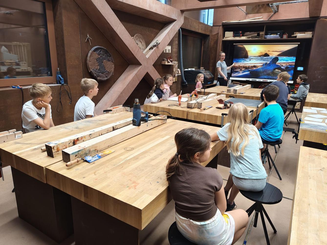 Třeťáci ve Sféře - 1