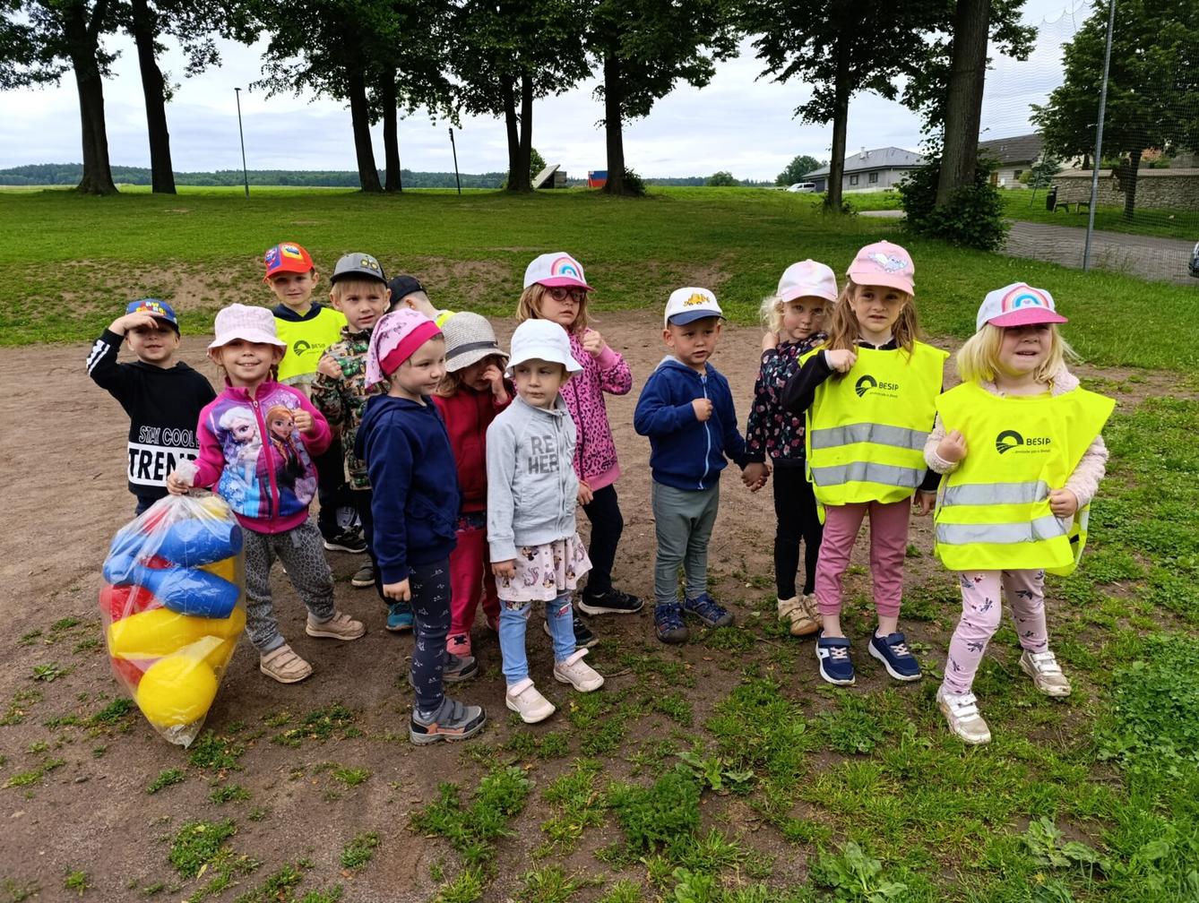 broučci: sportujeme... - 25