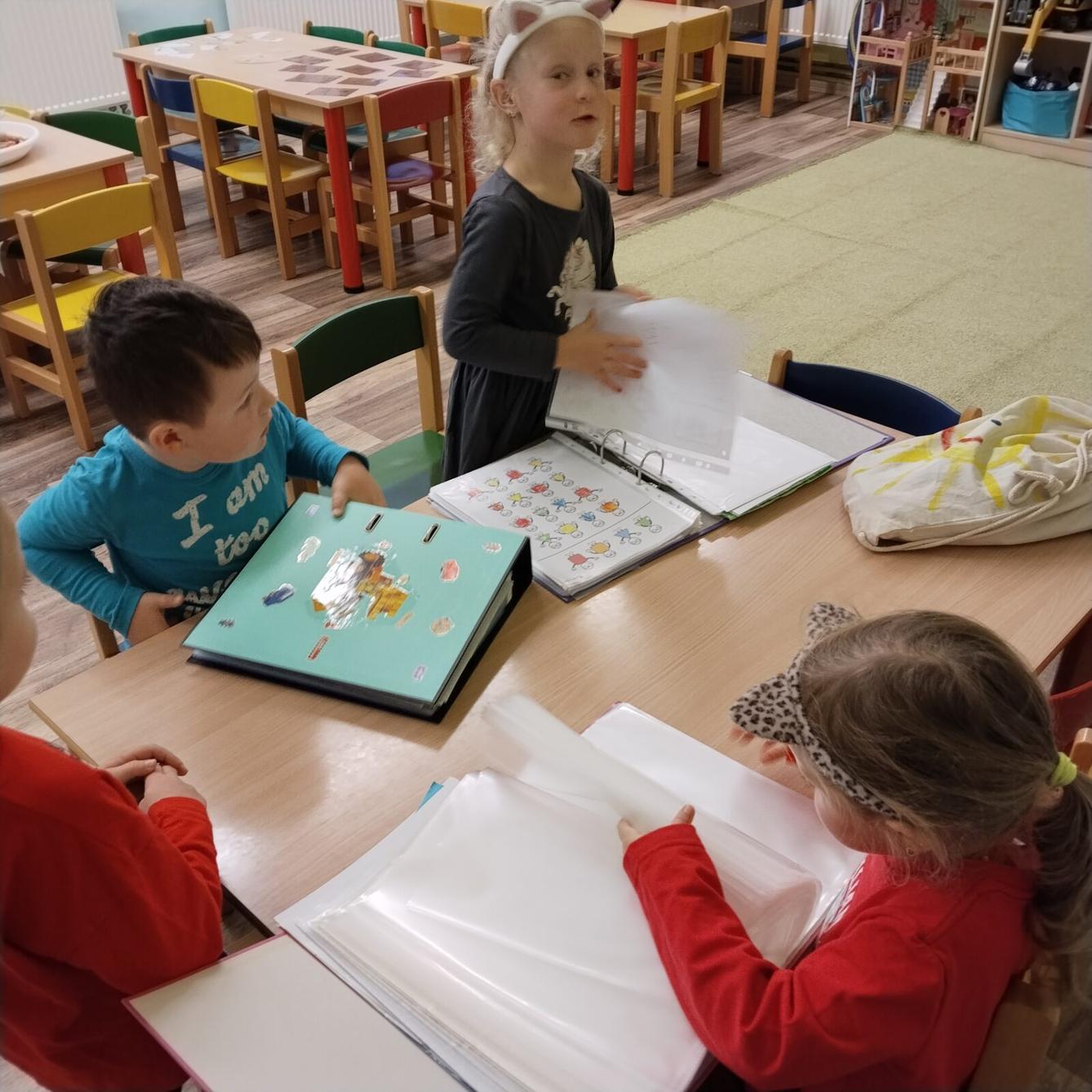 BROUČCI - VŮNĚ JABLÍČKA - 19