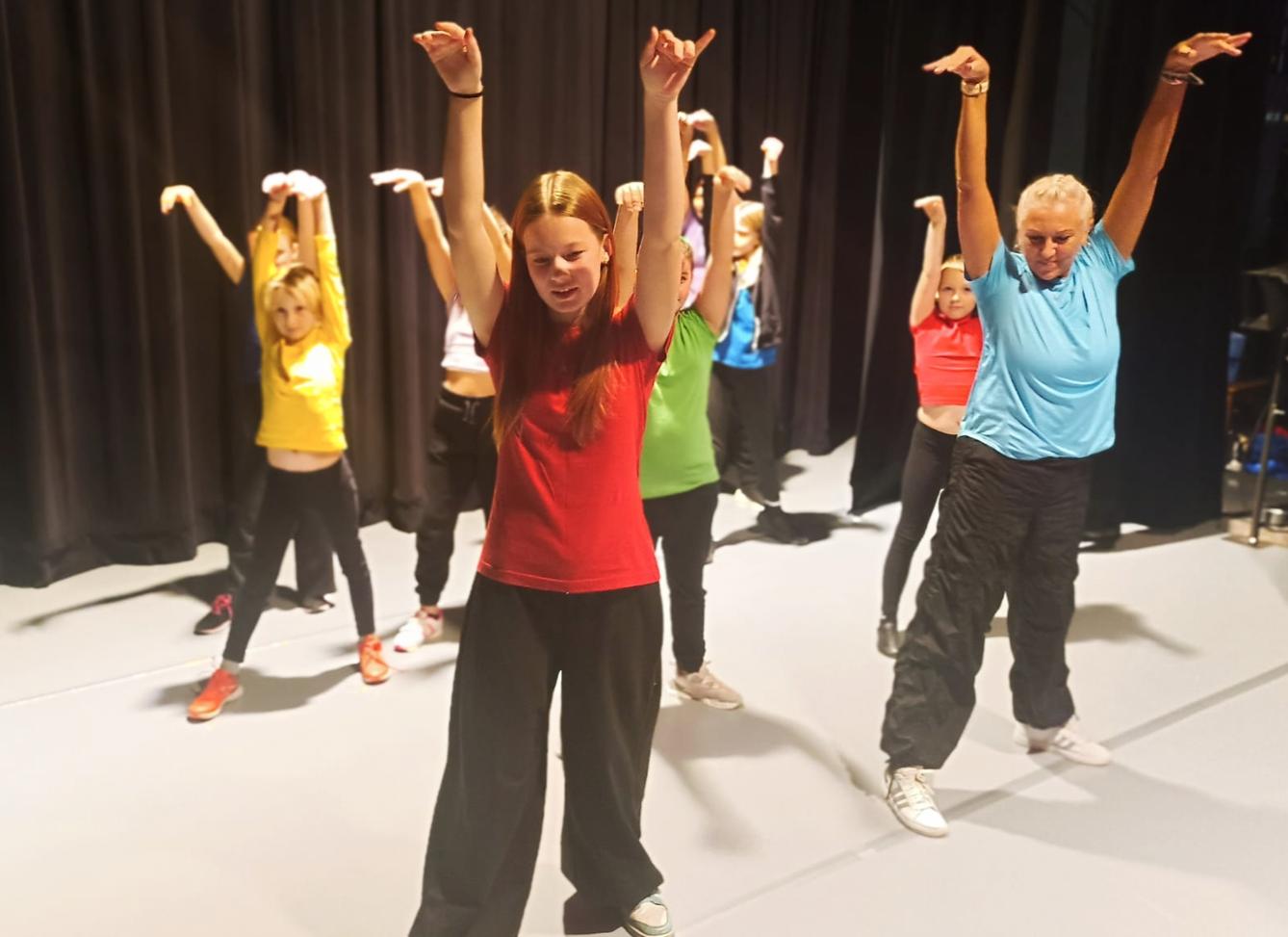 22. 11. Tanc-IK jako host celovečerního představení - 4