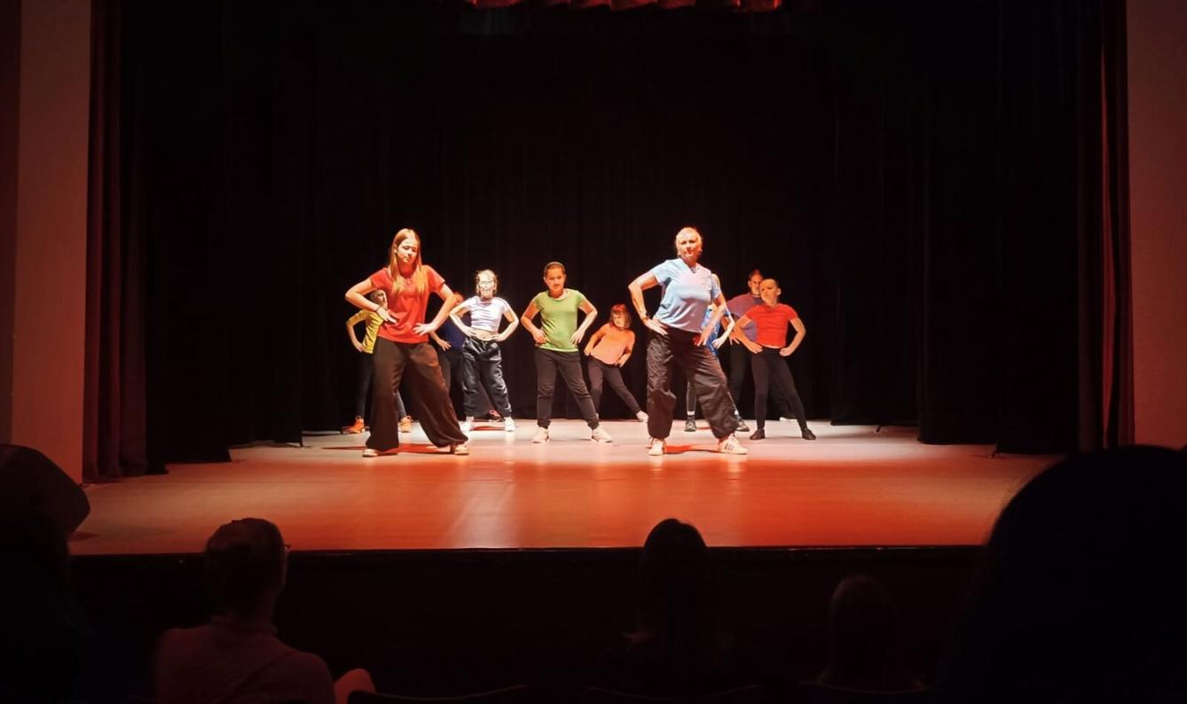 22. 11. Tanc-IK jako host celovečerního představení - 8