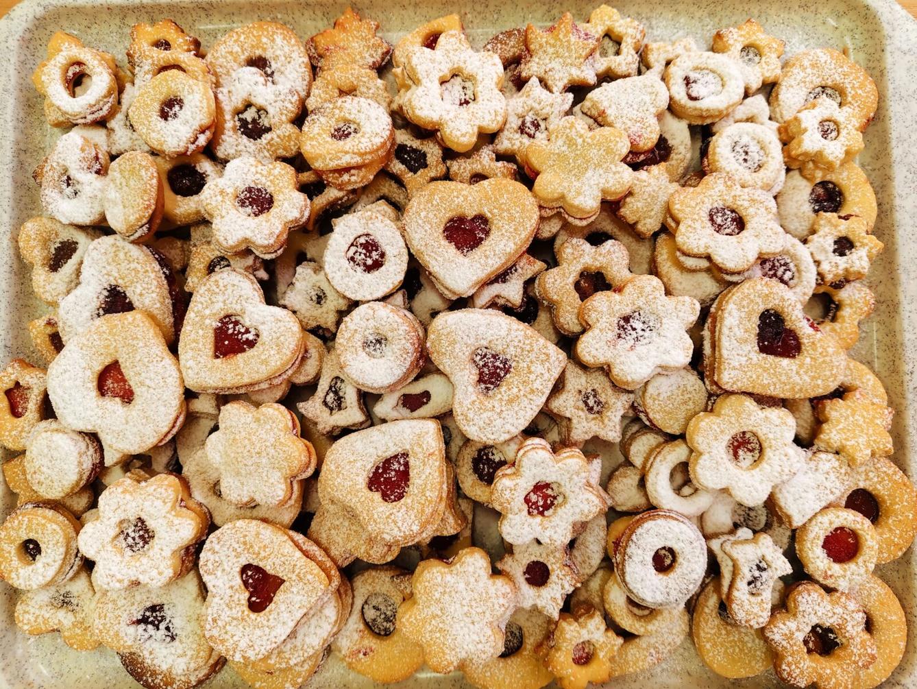 20. 11. Prvňáčci pekli linecké cukroví - 15