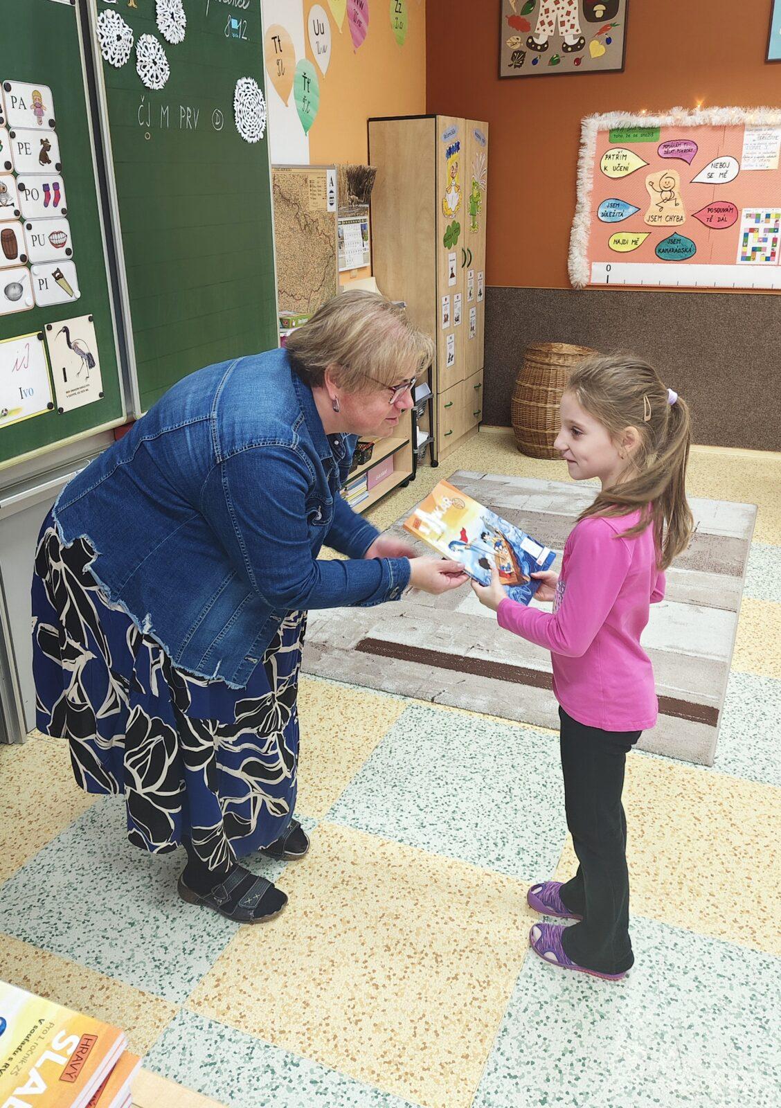 8. 12. Slavnostní předávání Slabikářů v 1. třídě - 5