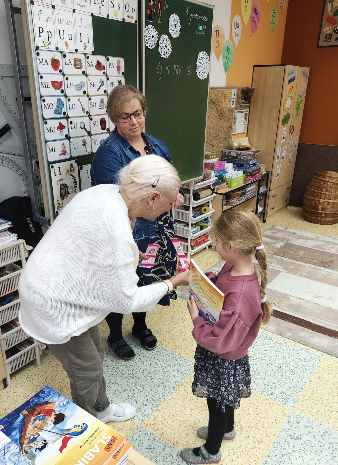 8. 12. Slavnostní předávání Slabikářů v 1. třídě - 6