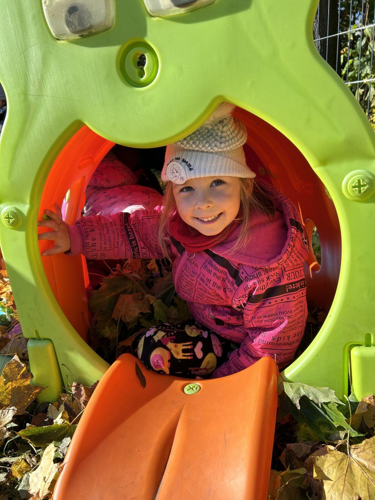 SOVIČKY: LISTÍ ŽLOUTNE POLETUJE - 6