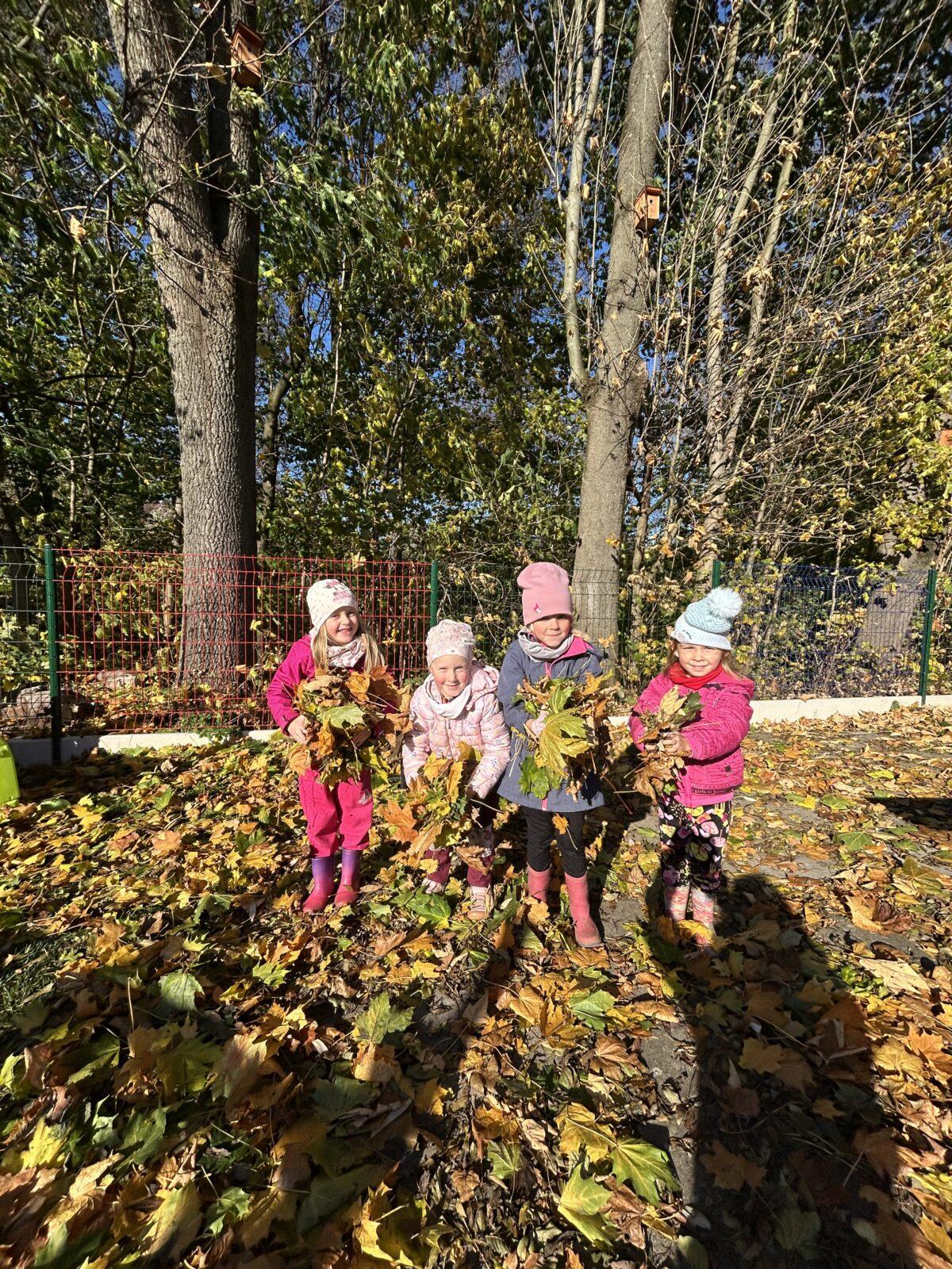 SOVIČKY: LISTÍ ŽLOUTNE POLETUJE - 10