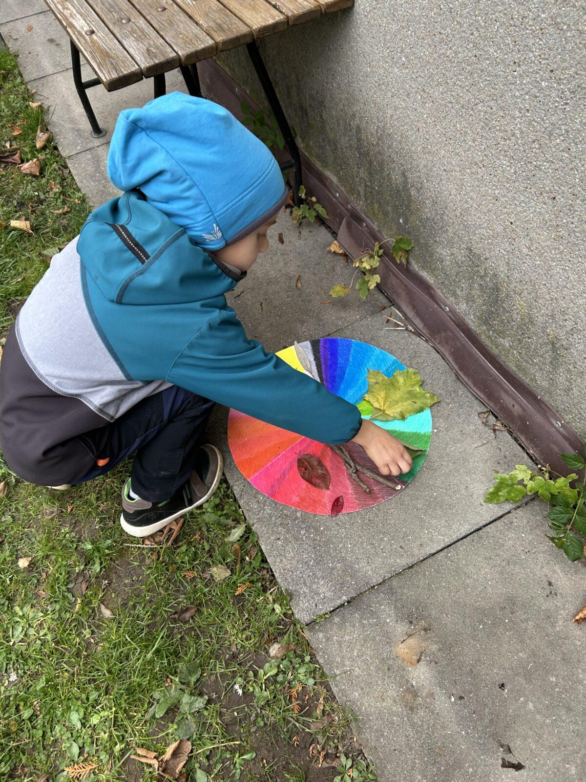 SOVIČKY: LISTÍ ŽLOUTNE POLETUJE - 31