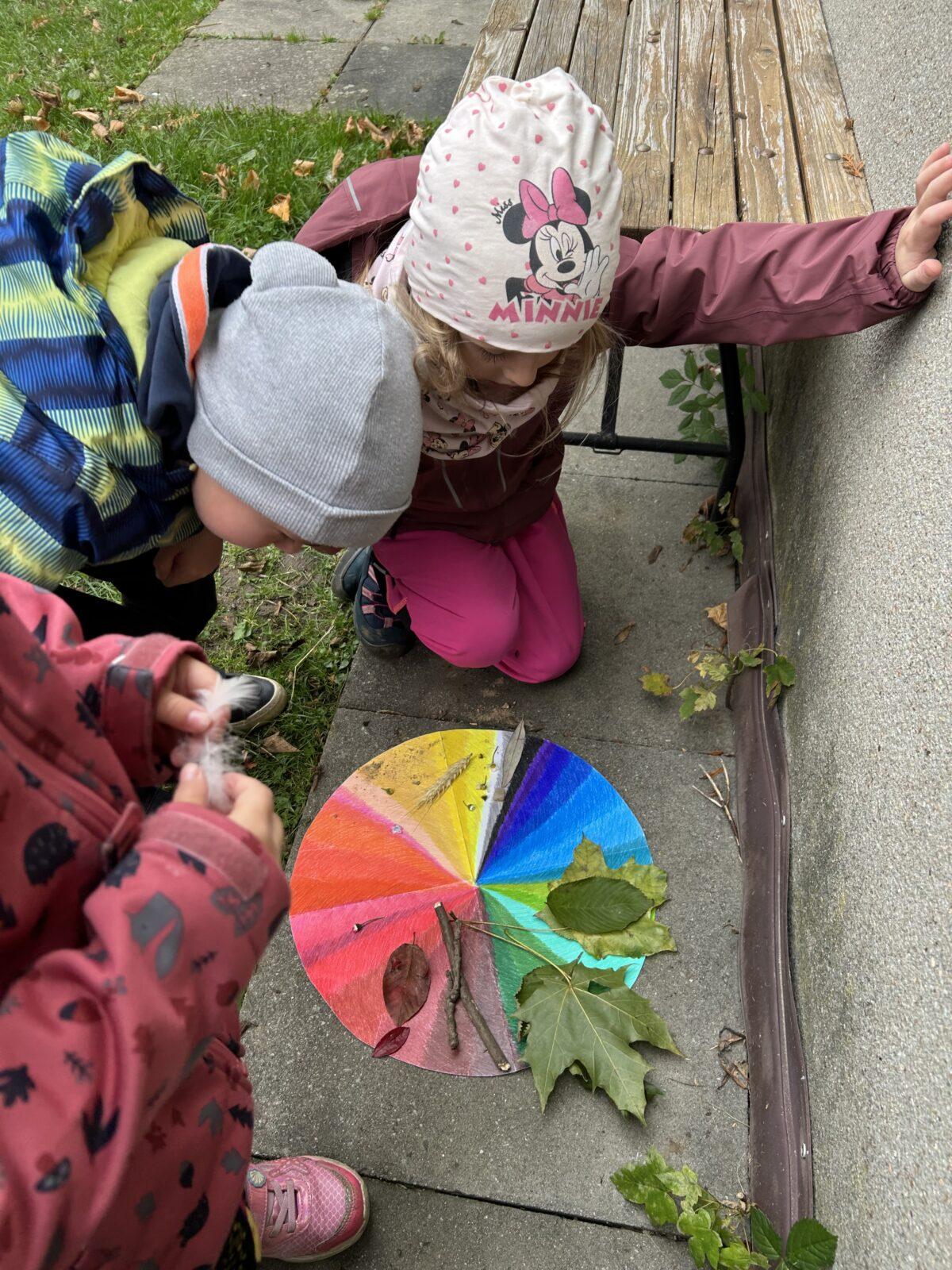 SOVIČKY: LISTÍ ŽLOUTNE POLETUJE - 32