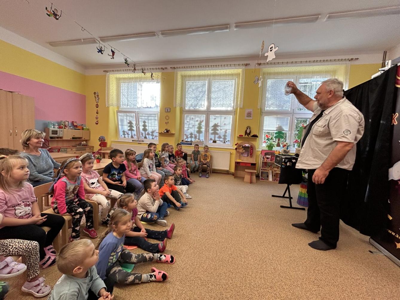 PŘIJEL K NÁM KOUZELNÍK - 3