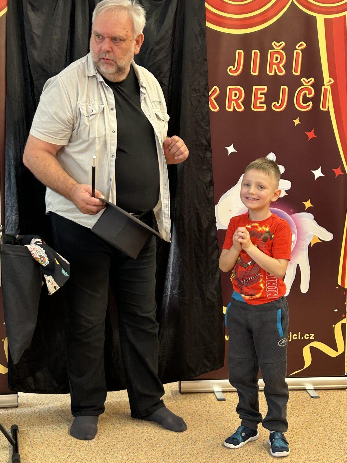 PŘIJEL K NÁM KOUZELNÍK - 19