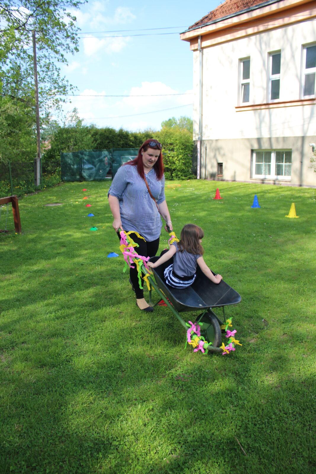 broučci a sovičky:besídka pro maminky - 9