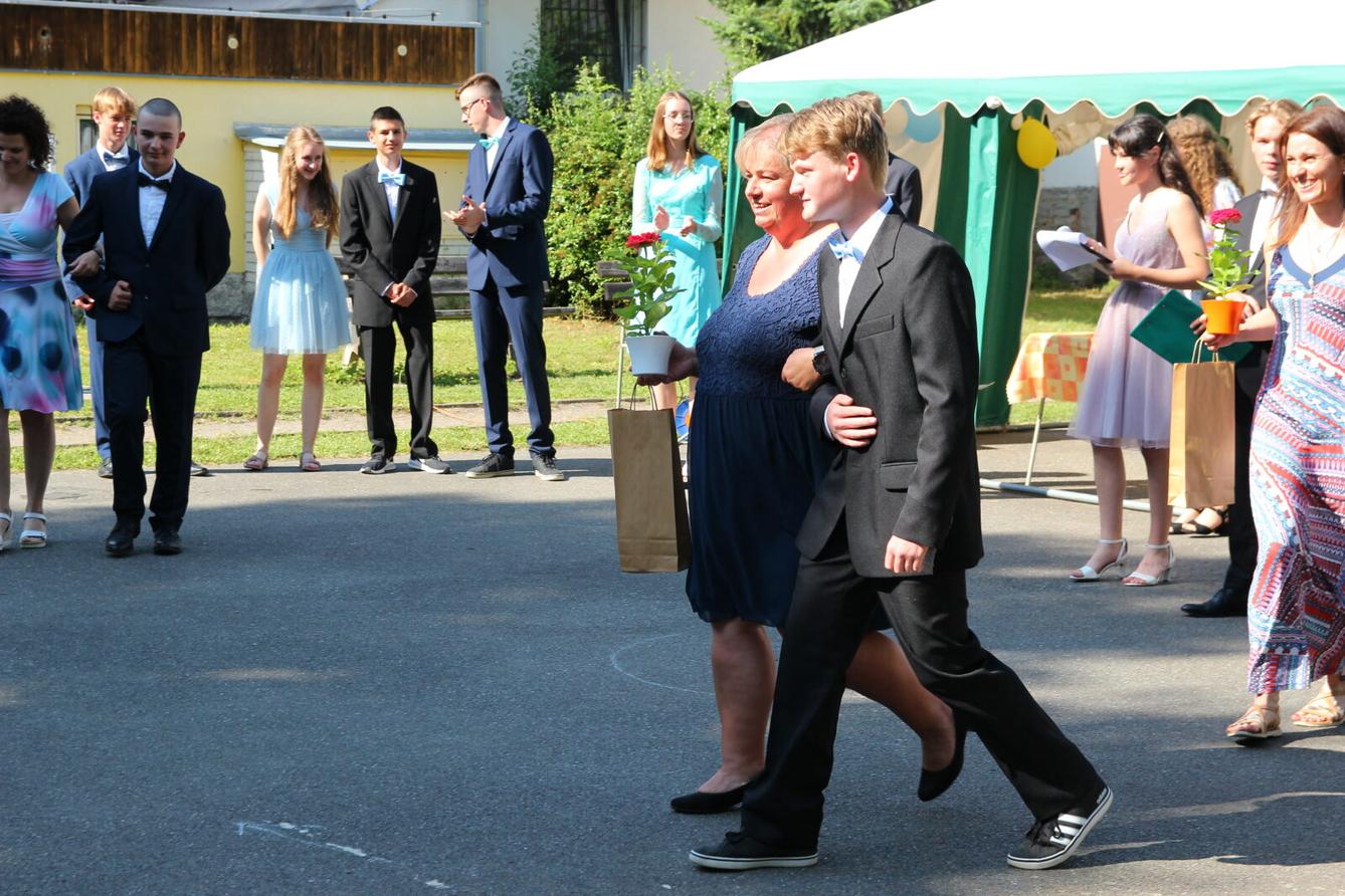 Loučení žáků 9. třídy - 11