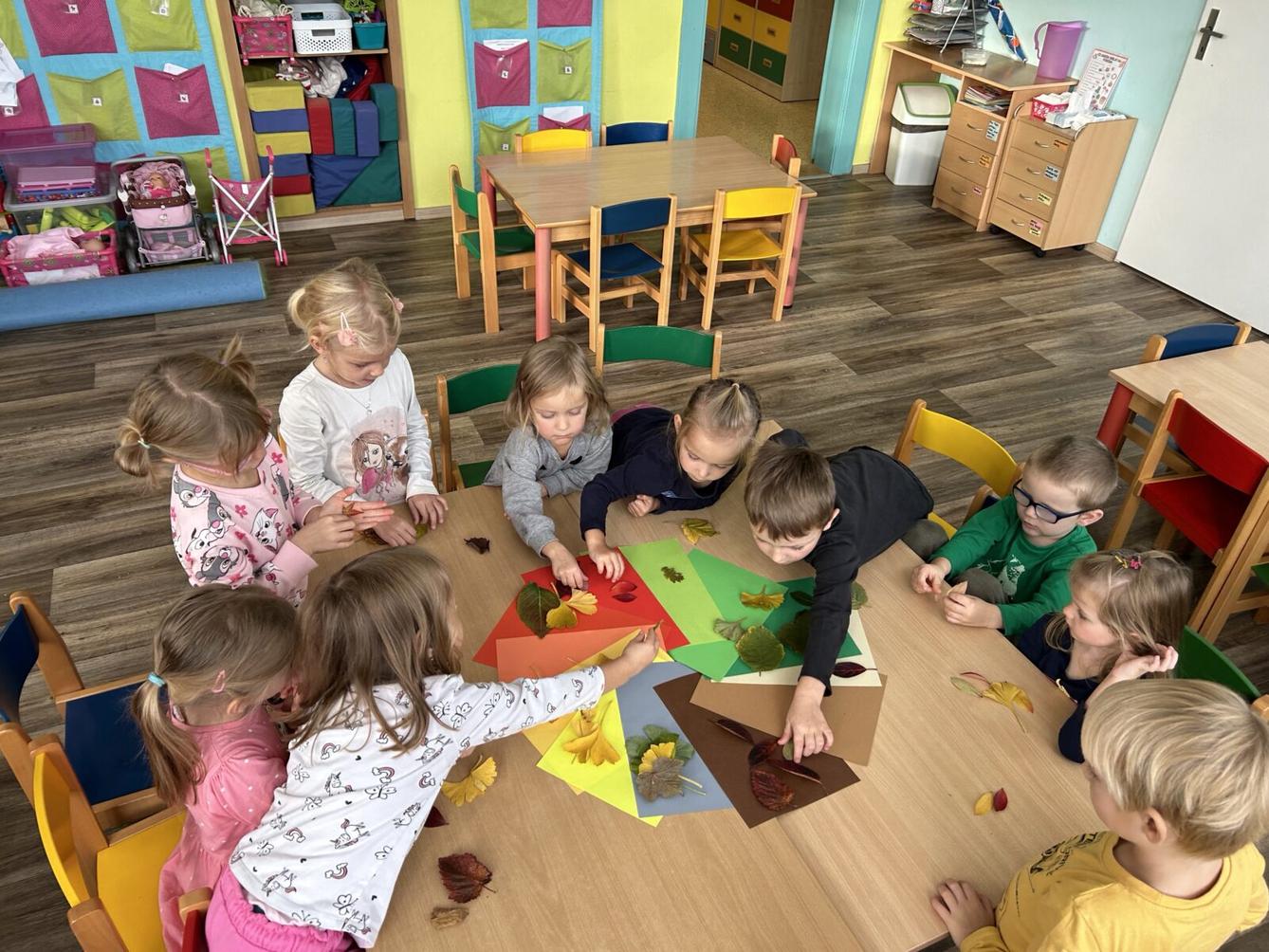 SOVIČKY: LISTÍ ŽLOUTNE, POLETUJE - 35