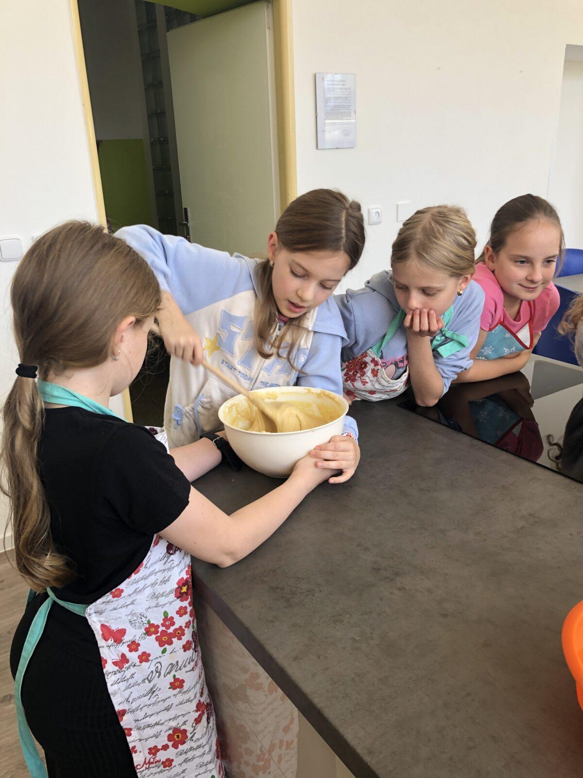 4.A v nové kuchyňce - 3