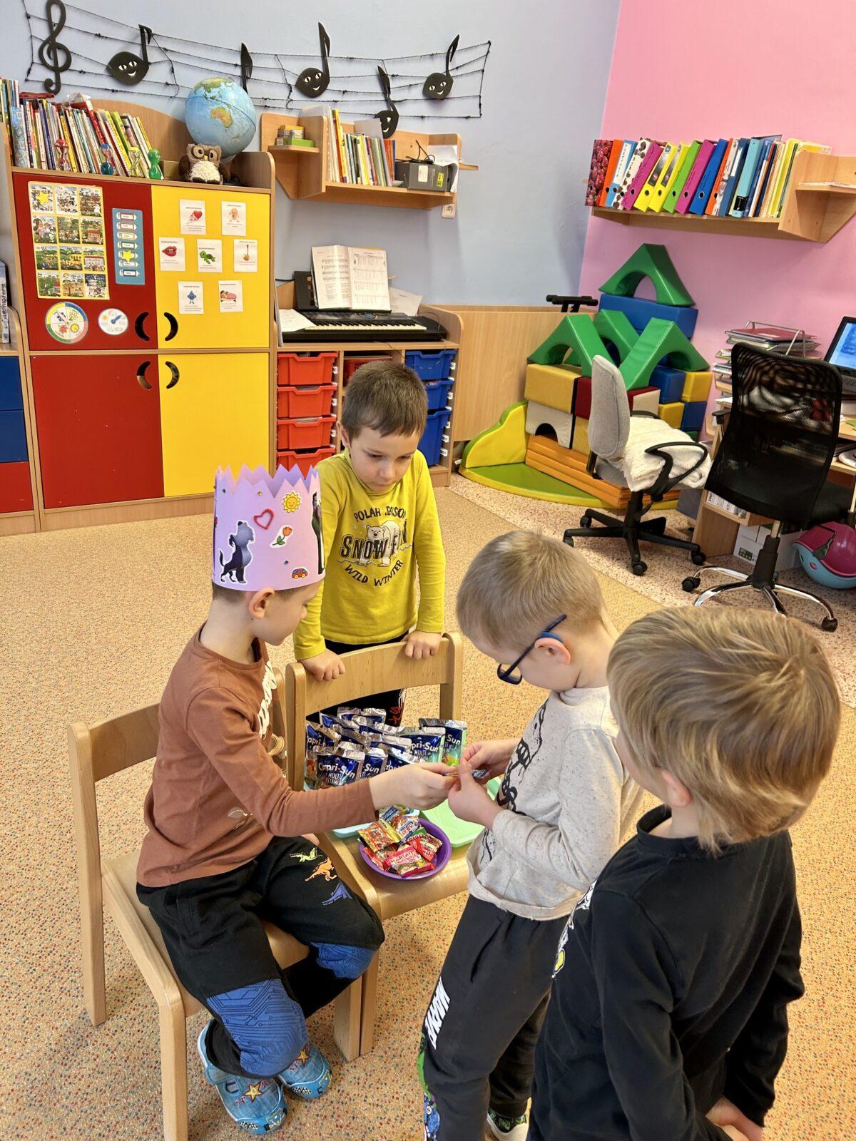 SLAVÍME: DOMČA MĚL NAROZENINY - 7