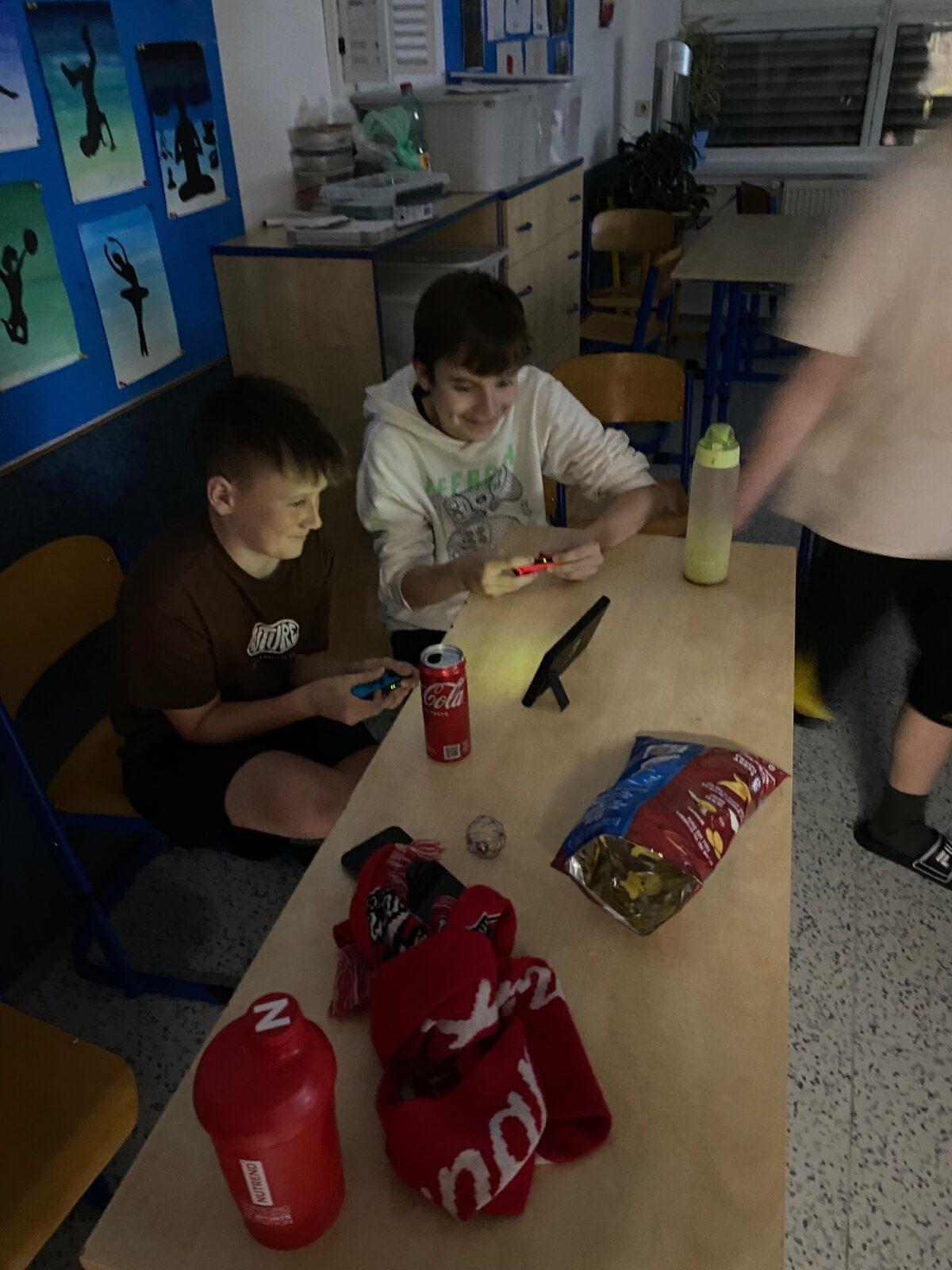 Spaní ve škole - 8. B - 23