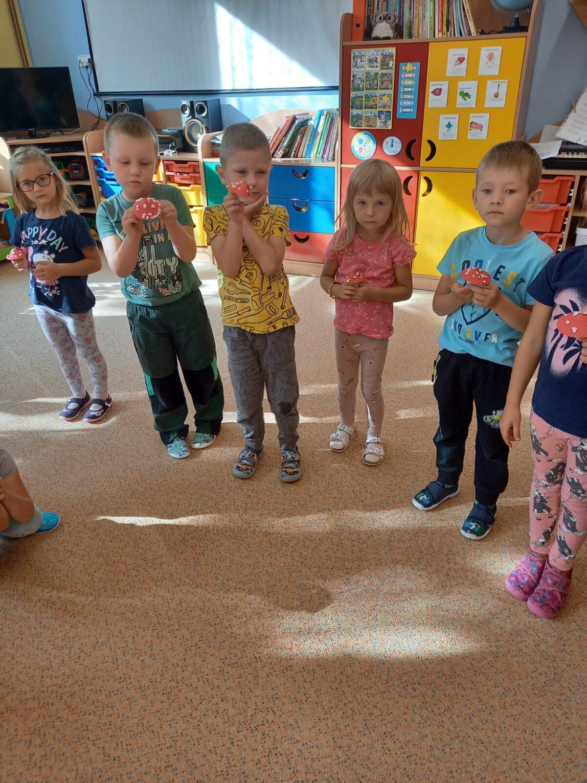 Sovičky: Tvořeníčko, tvoření "krásné muchomůrky" - 5