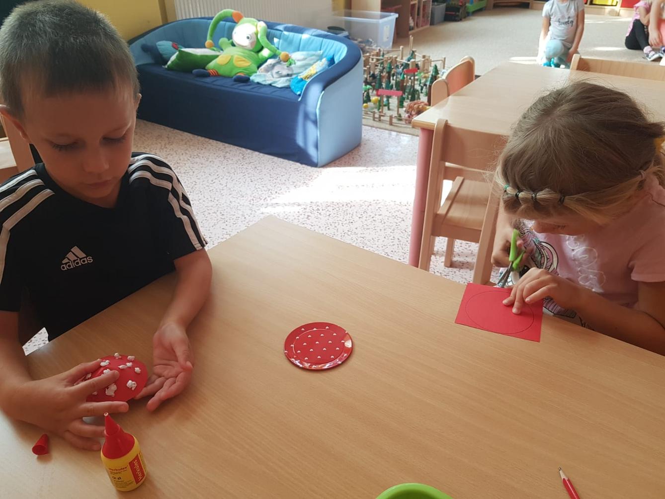 Sovičky: Tvořeníčko, tvoření "krásné muchomůrky" - 6