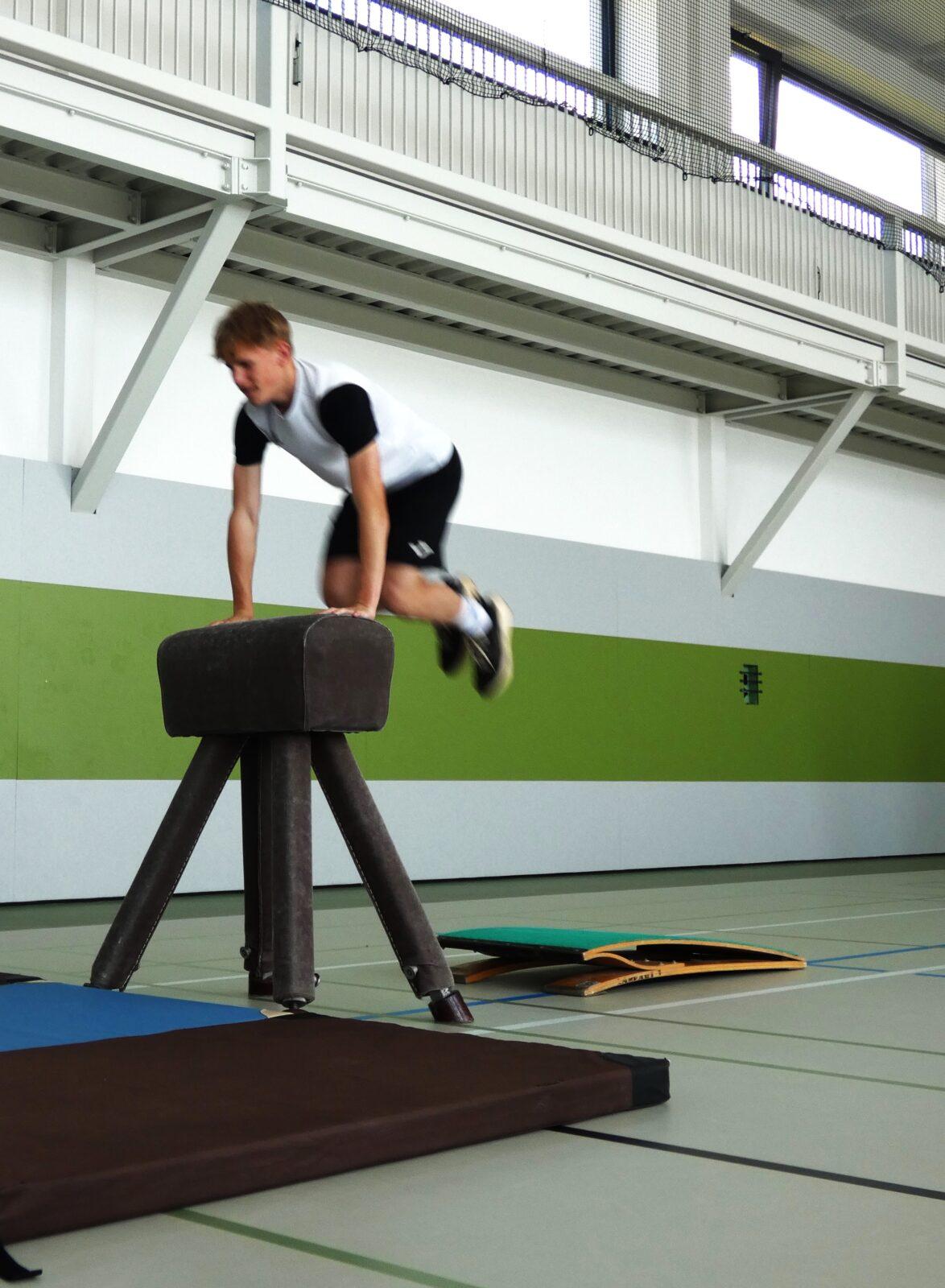 XVIII. ročník SPORTOVNNÍ GYMNASTIKY II.st - 3