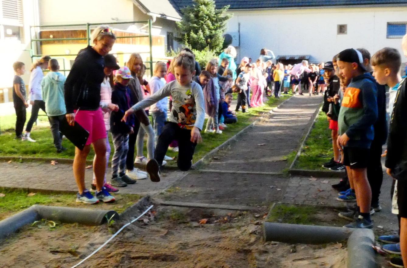 Žabák - soutěž ve skoku dalekém - 9