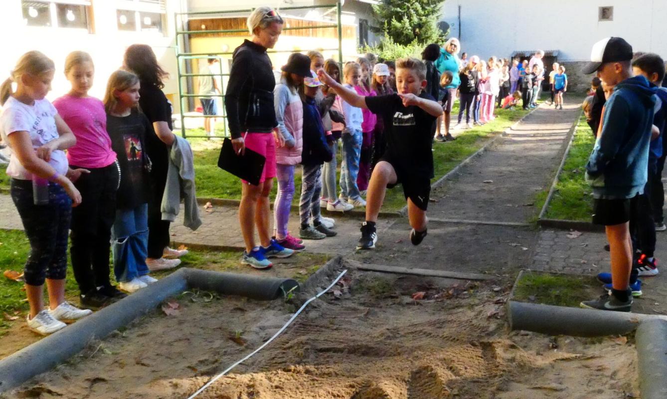 Žabák - soutěž ve skoku dalekém - 12