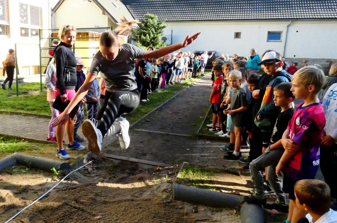Žabák - soutěž ve skoku dalekém - 14