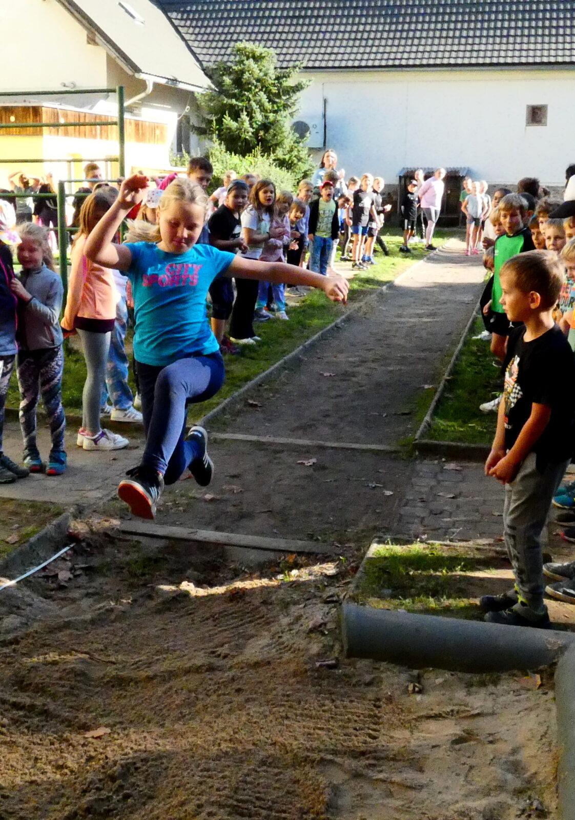 Žabák - soutěž ve skoku dalekém - 15