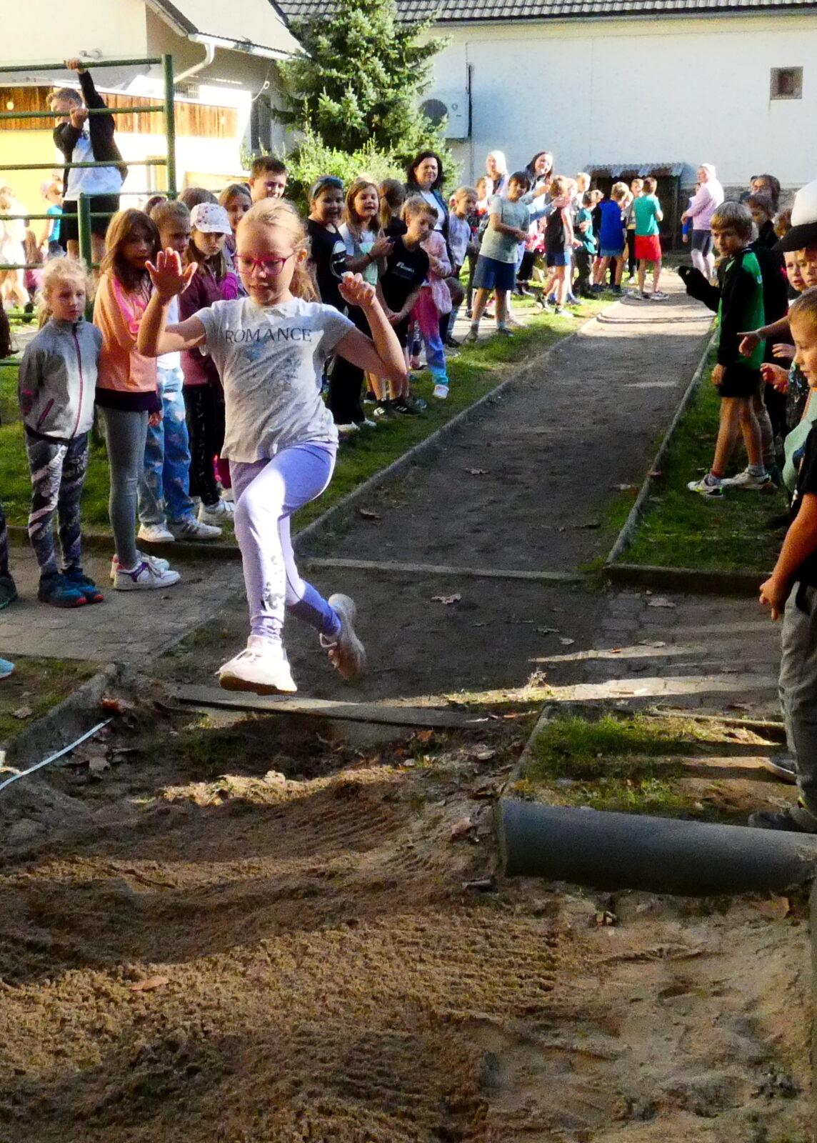 Žabák - soutěž ve skoku dalekém - 16