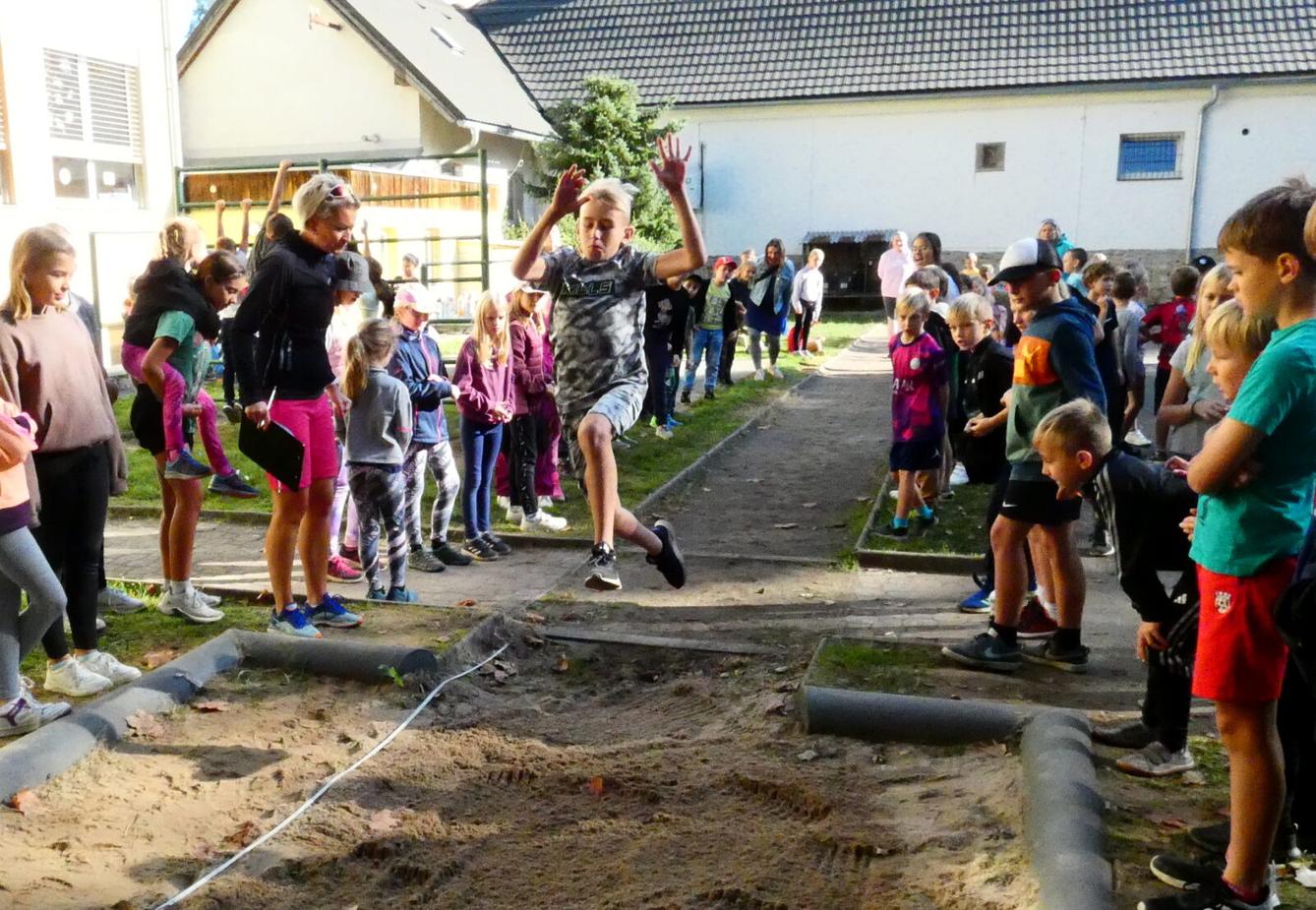 Žabák - soutěž ve skoku dalekém - 18