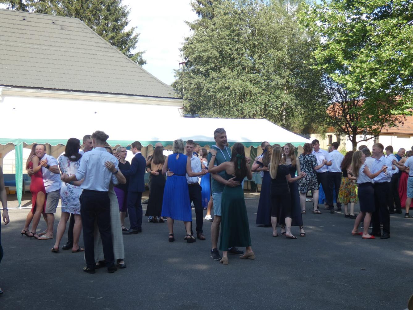 Loučení s deváťáky - zahradní slavnost - 5