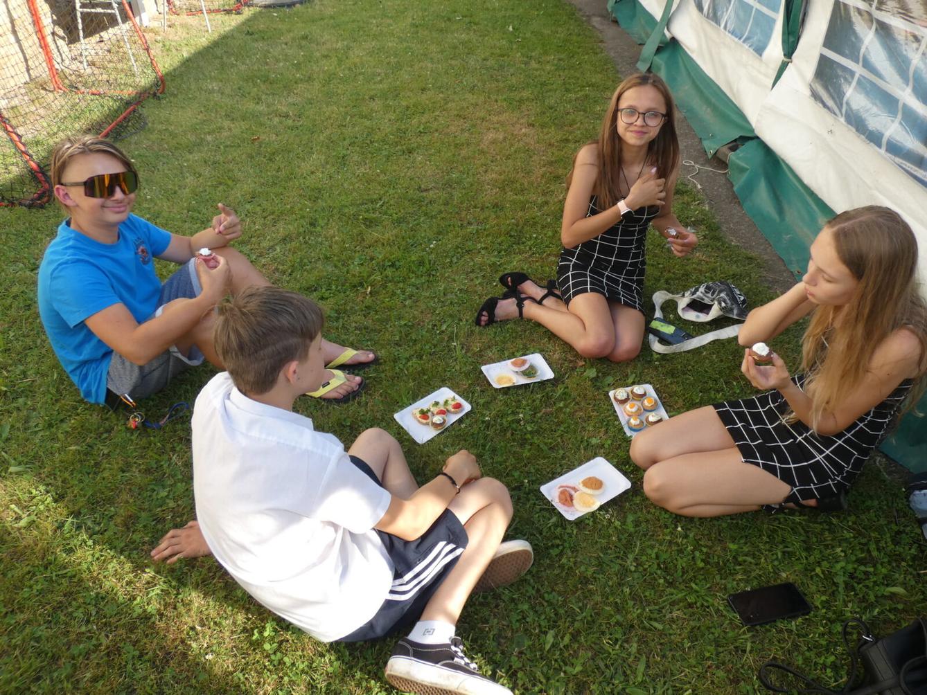 Loučení s deváťáky - zahradní slavnost - 9