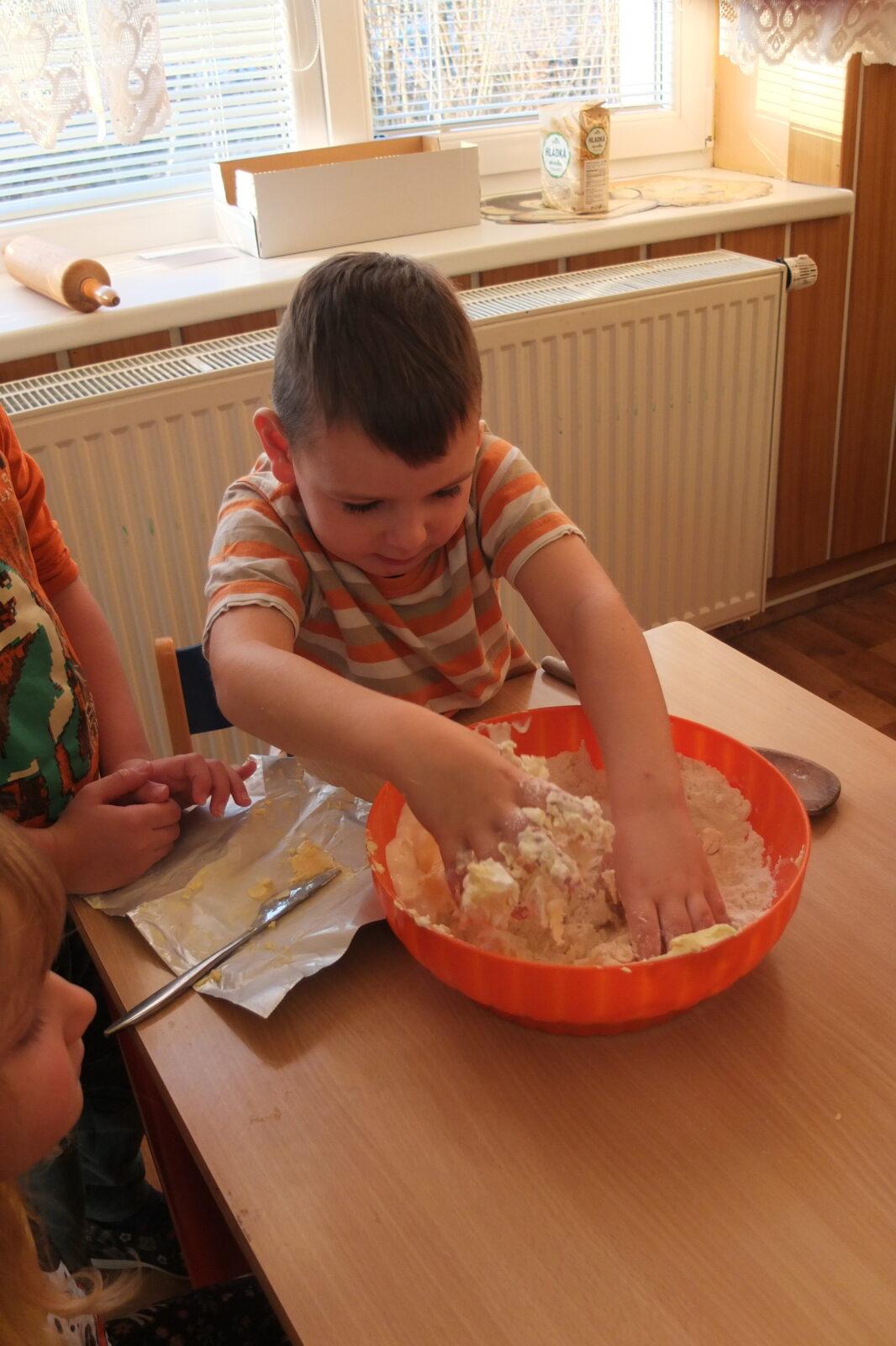 Pečení svatomartinských rohlíčků - 7