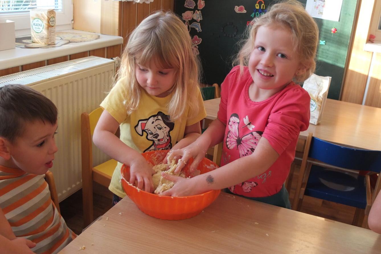 Pečení svatomartinských rohlíčků - 12