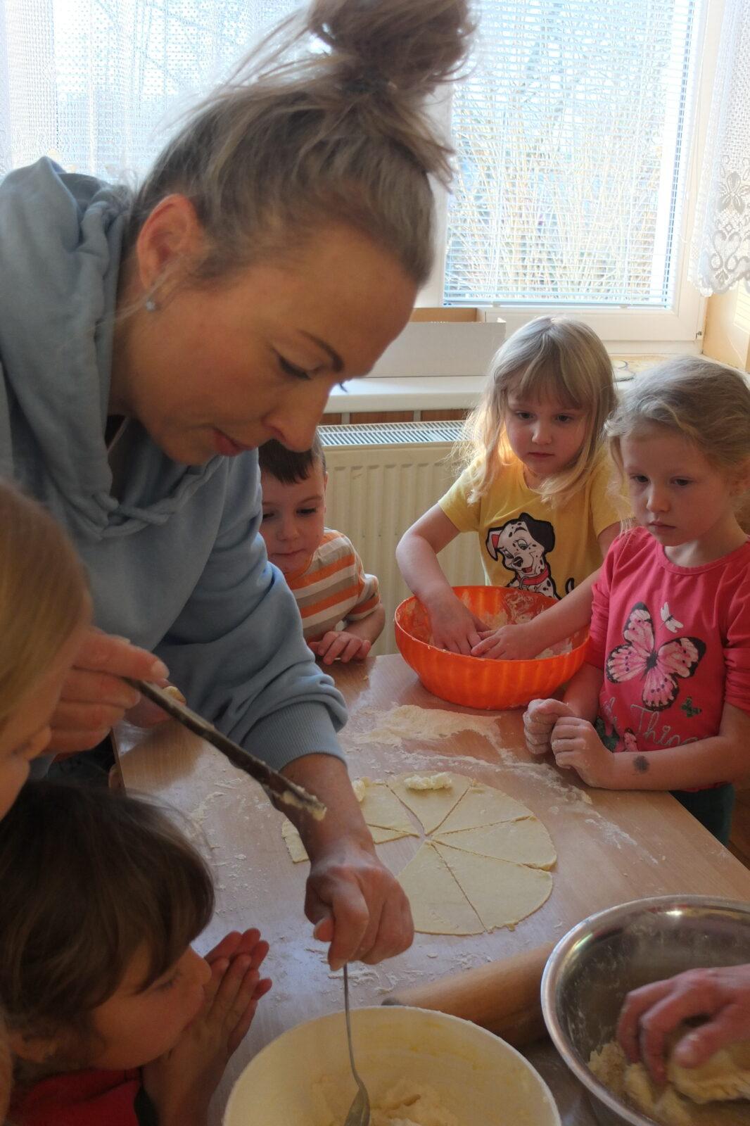 Pečení svatomartinských rohlíčků - 15