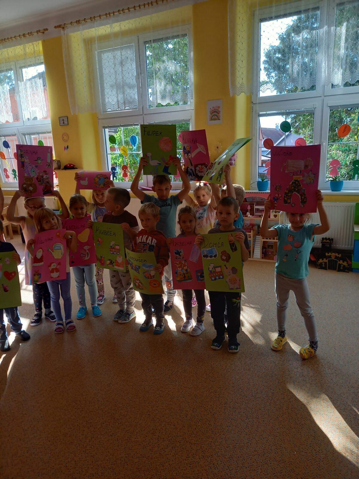 Sovičky - první dny ve školce:-) "vyrábíme si desky na obrázky" :-) - 8