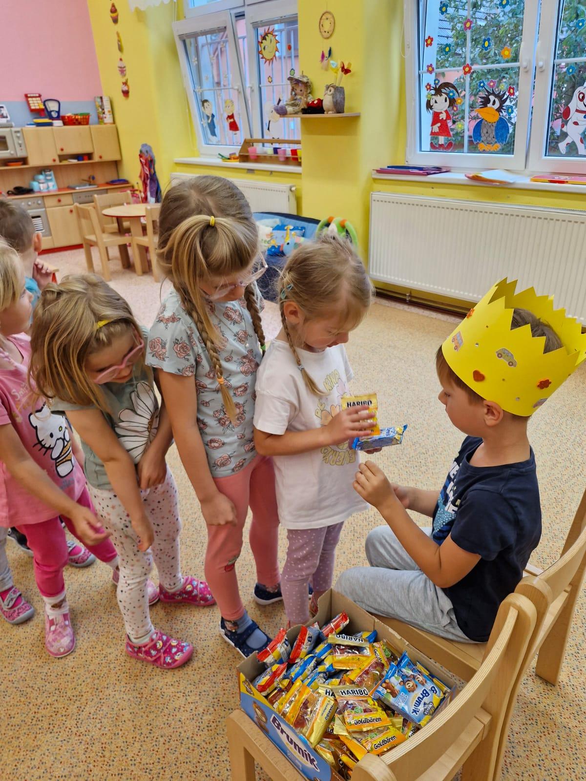 SLAVÍME: PÁŤA MĚL NAROZENINY - 3