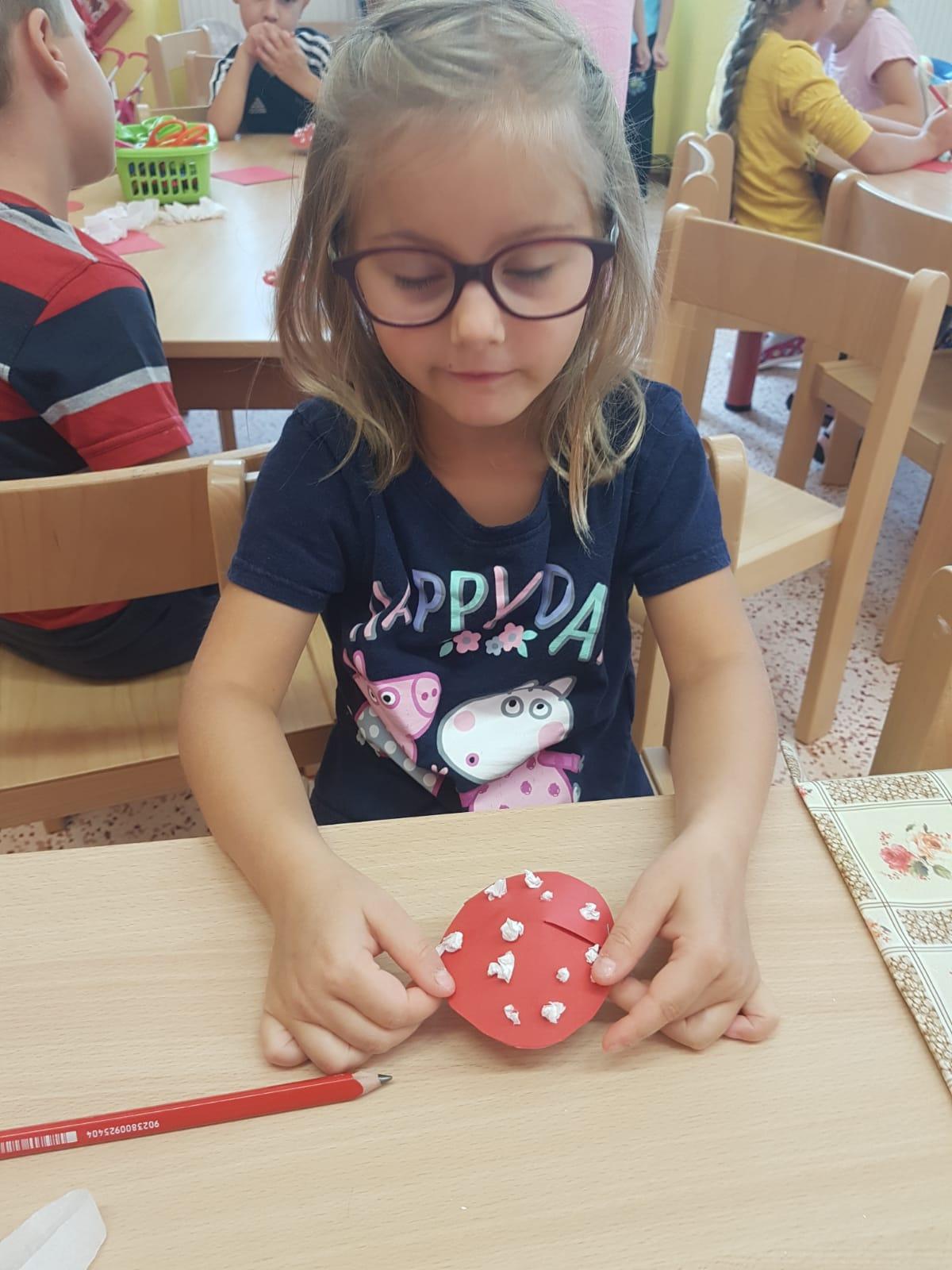 Sovičky: Tvořeníčko, tvoření "krásné muchomůrky" - 11