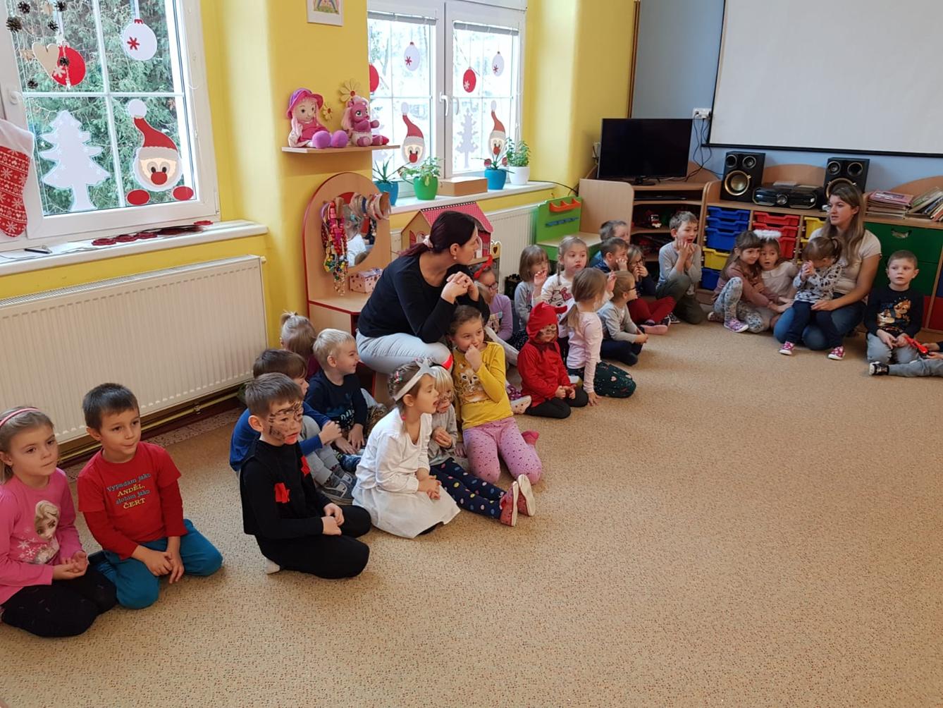 Návštěva MIKULÁŠE a ČERTÍKA ve školce :-) - 22