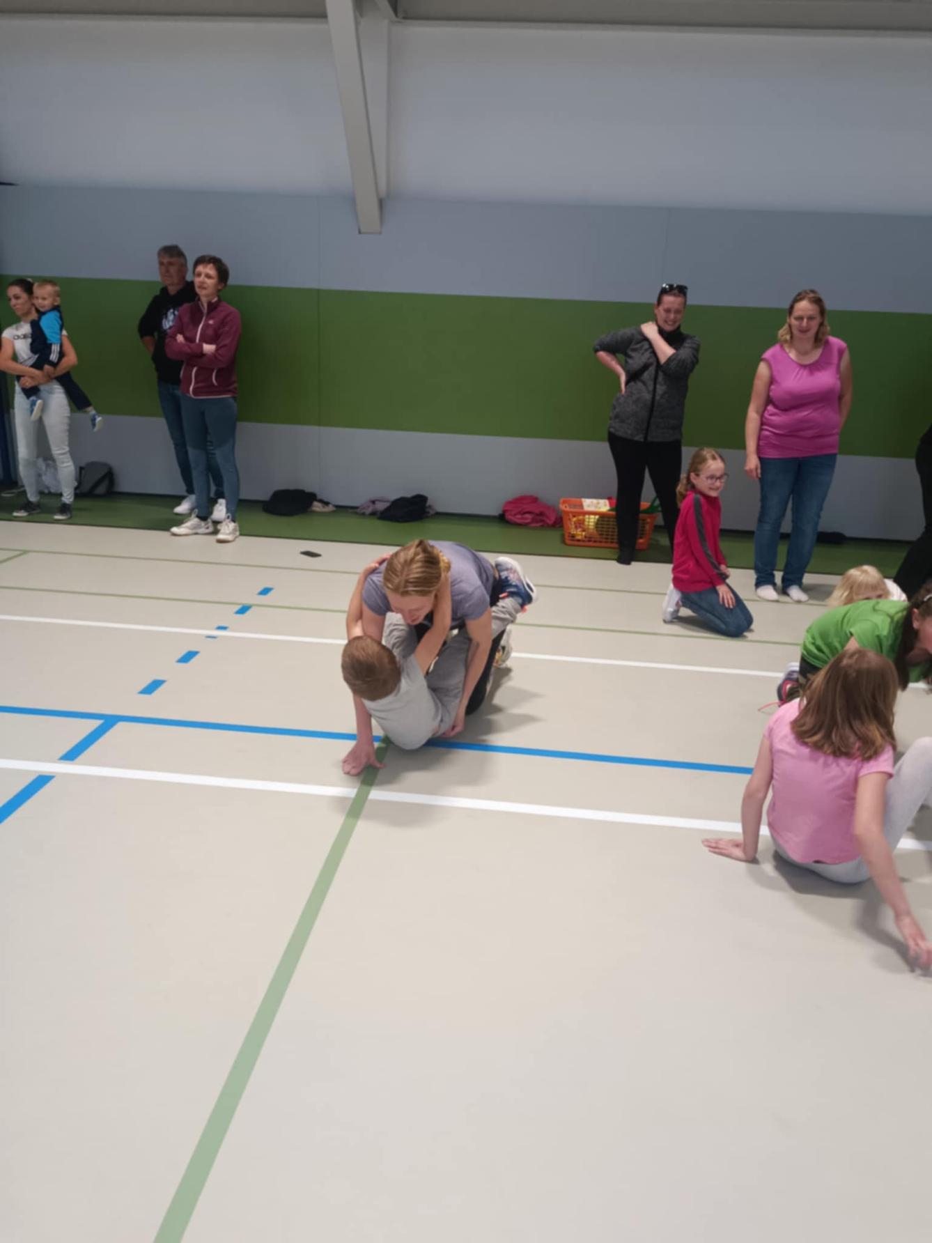 Družinka a děti s rodiči**"sportovní odpoledne" - 52