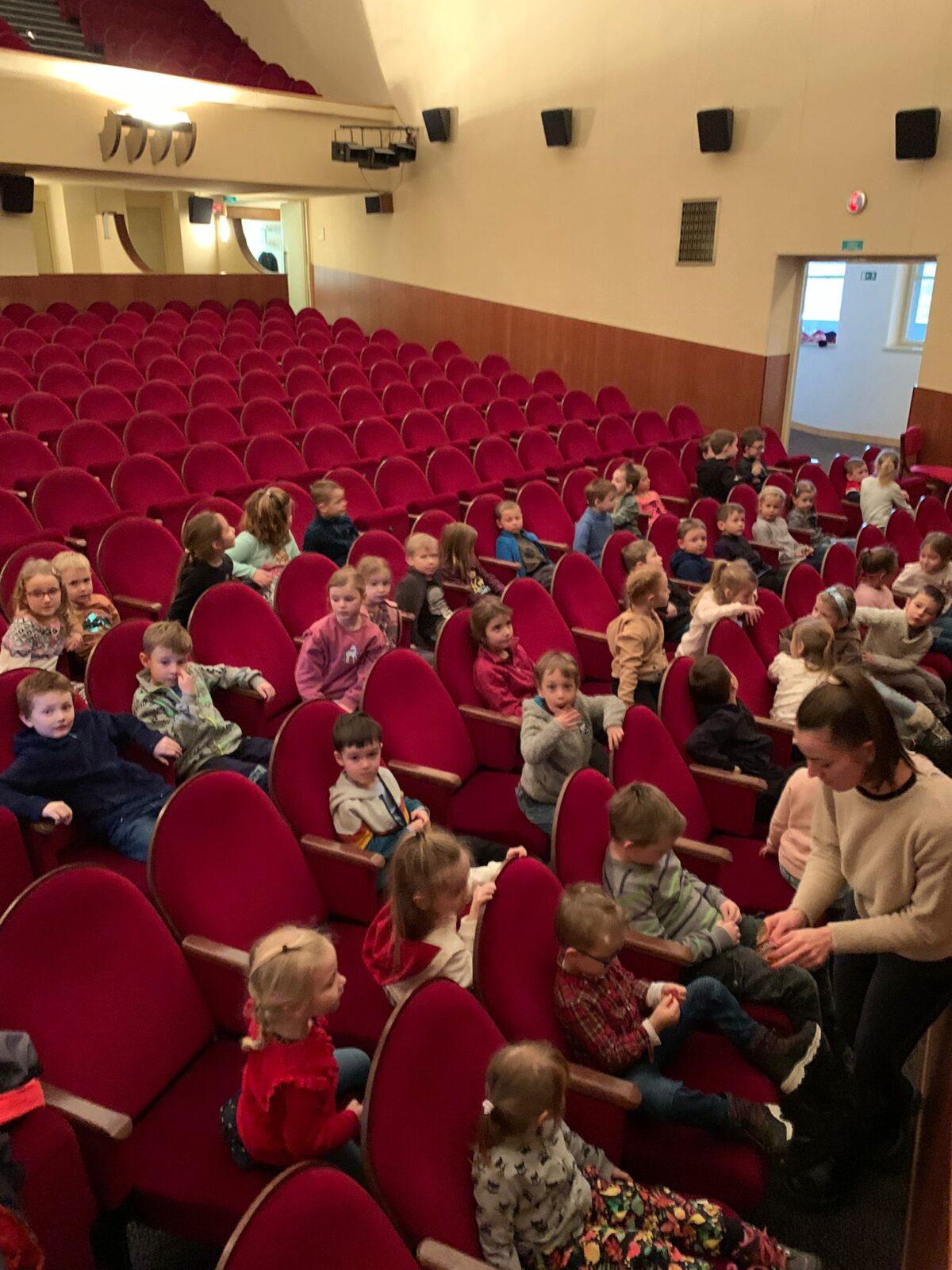 divadlo v UO - "čertův švagr" - 10