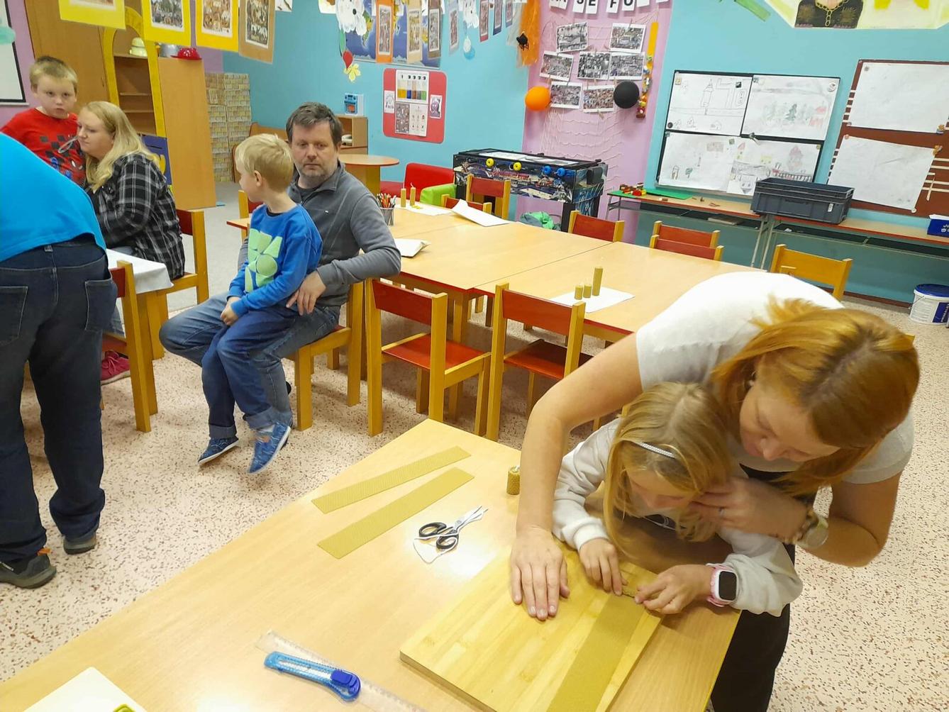 VÝROBA SVÍČEK - DRUŽINKY 1.a 2. oddělení - 38