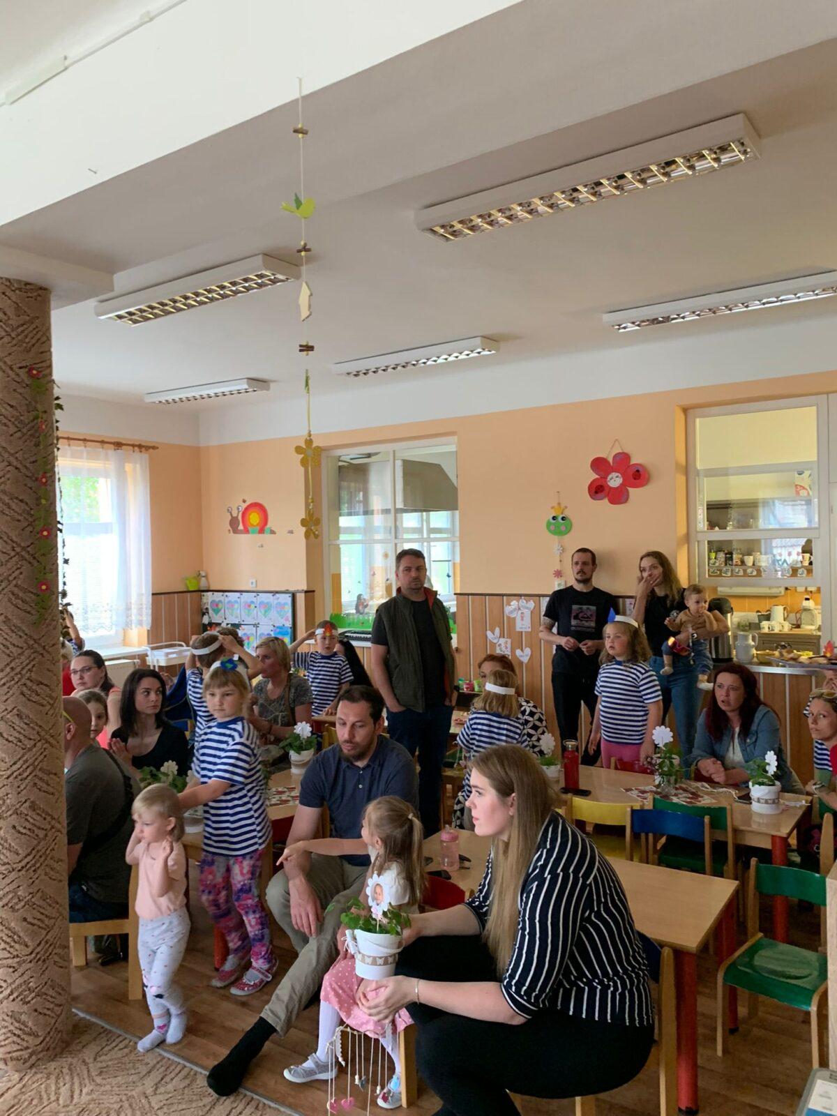 besídka pro rodiče + roztančená školka - 20