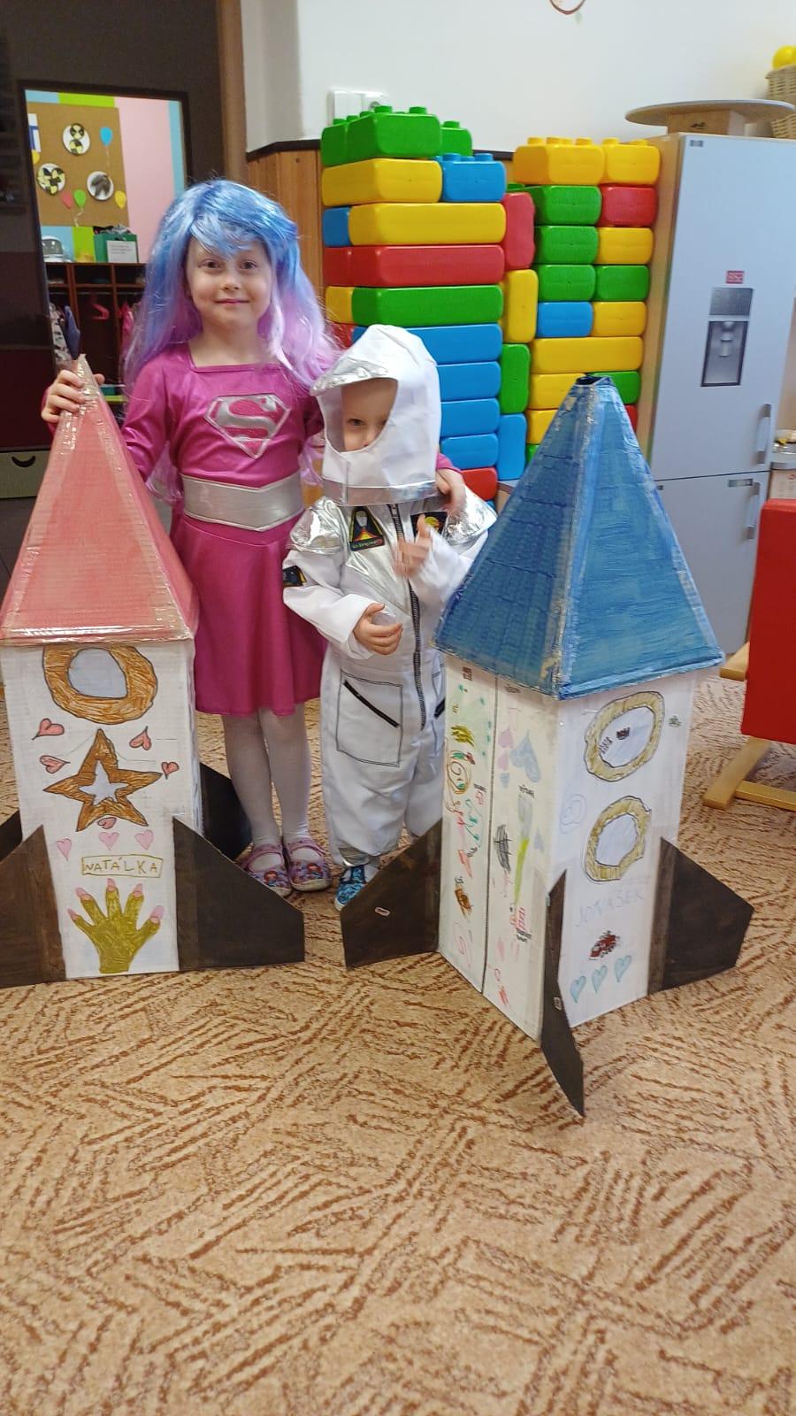 karneval na téma vesmír + přehlídka raket - 43