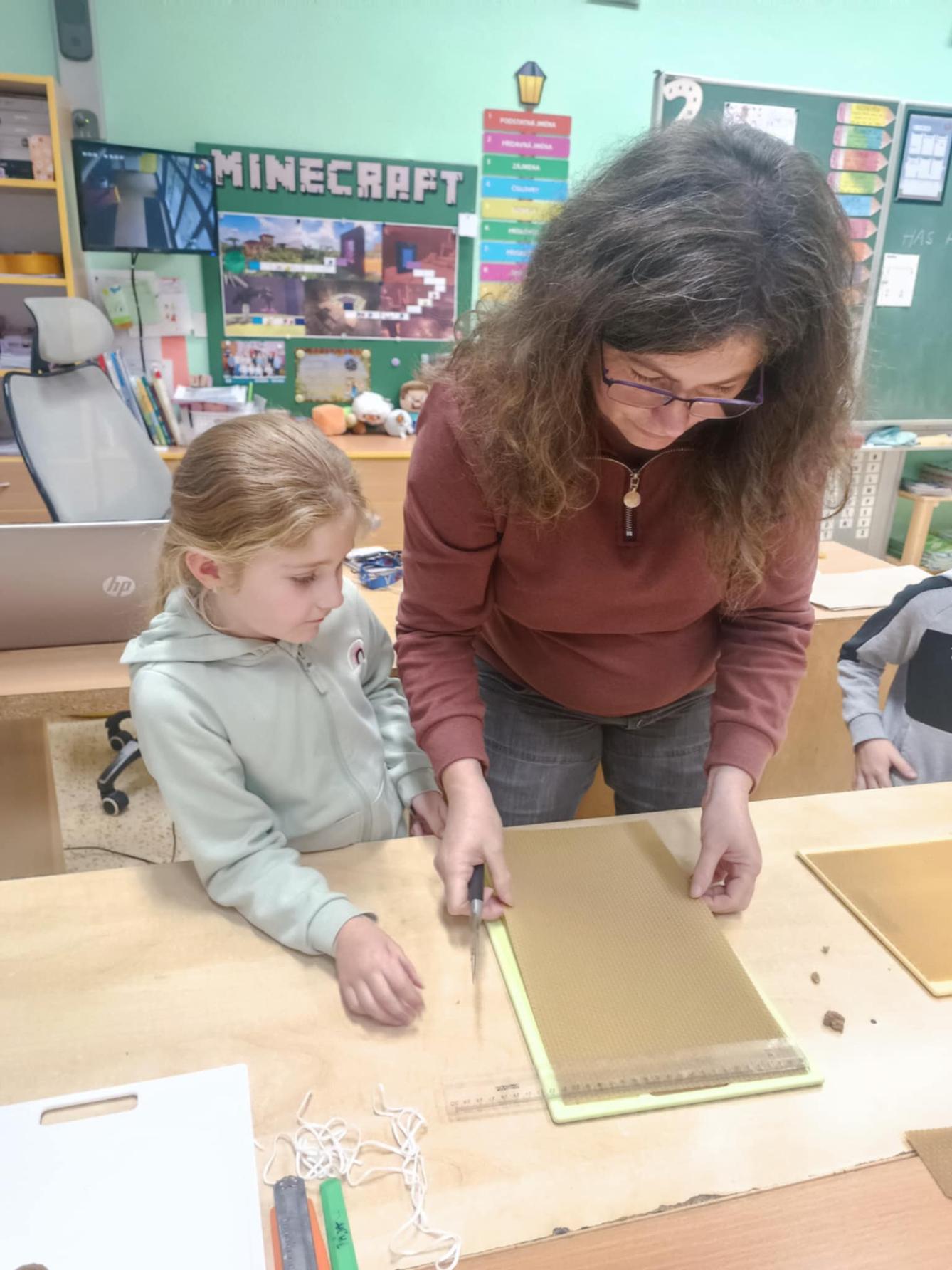 VÝROBA SVÍČEK - DRUŽINKY 1.a 2. oddělení - 39