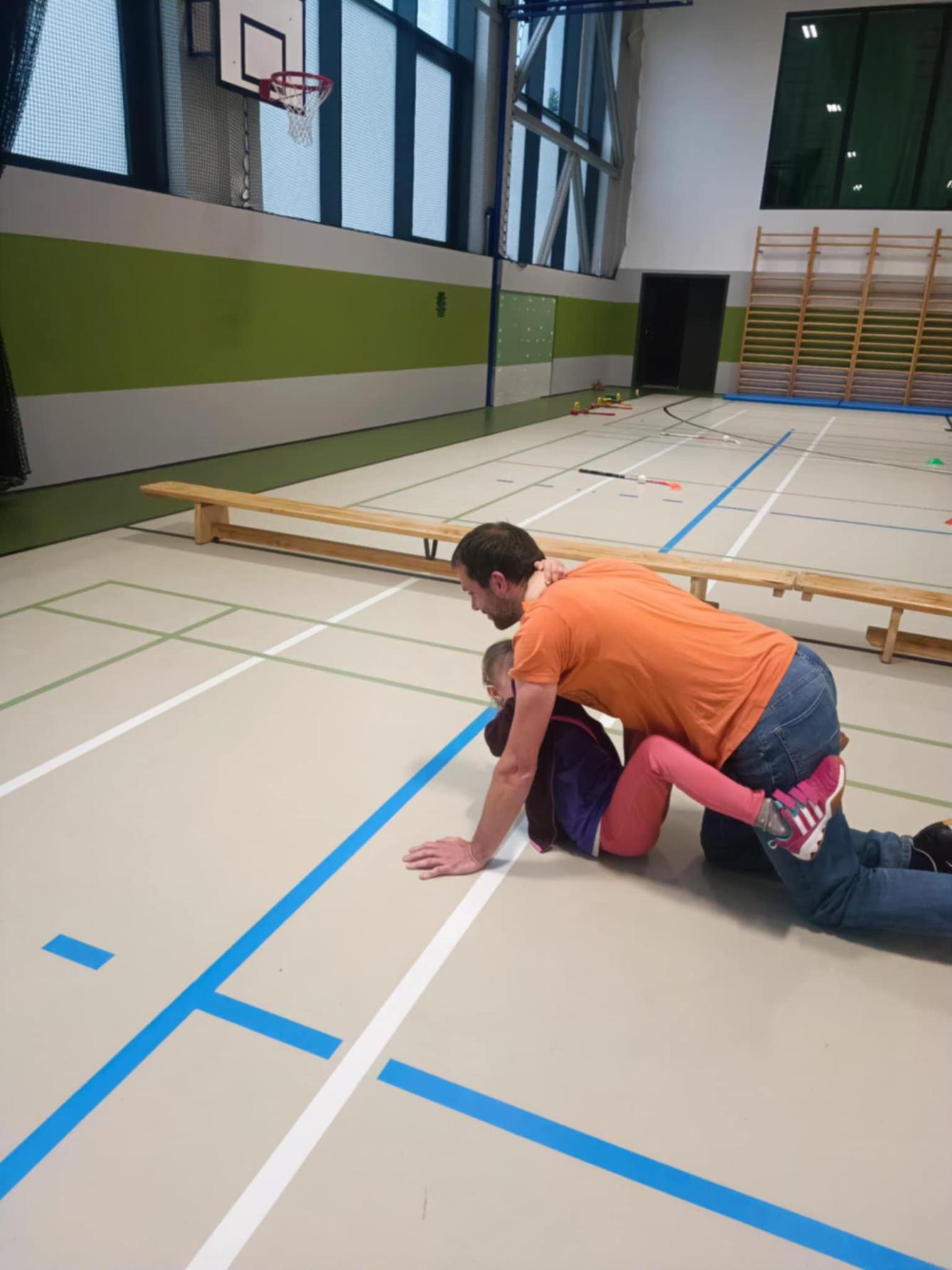 Družinka a děti s rodiči**"sportovní odpoledne" - 57