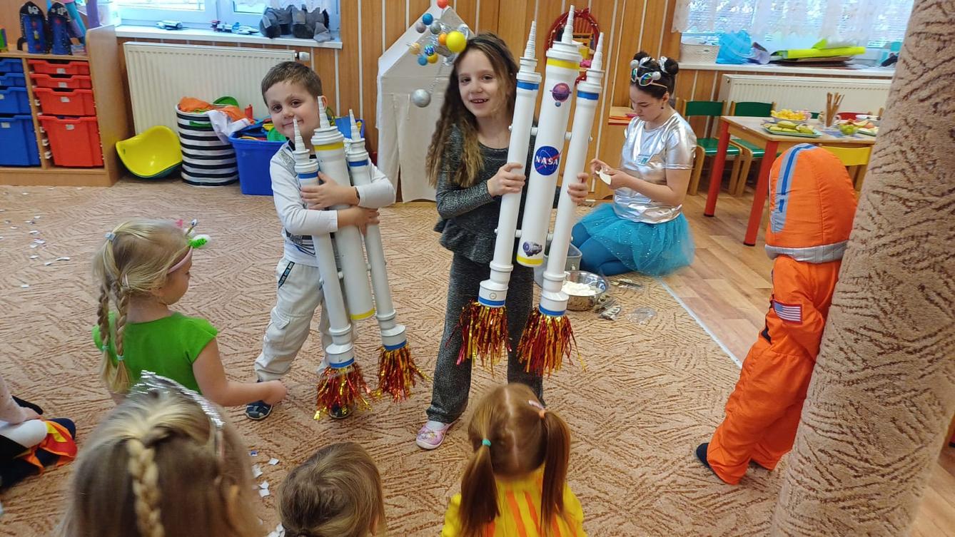 karneval na téma vesmír + přehlídka raket - 47